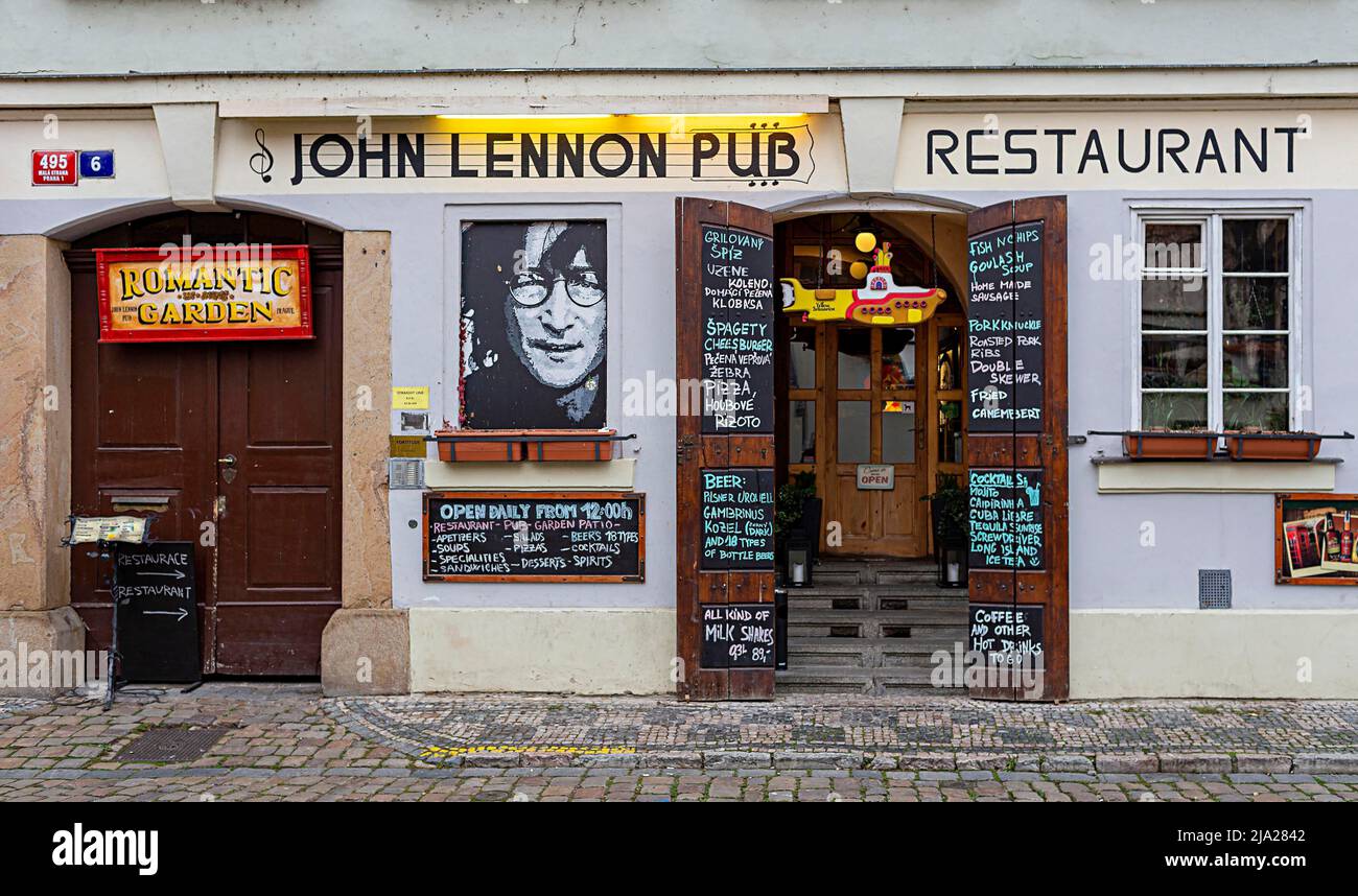 John Lennon Pub dans la vieille ville de Prague, République tchèque Banque D'Images