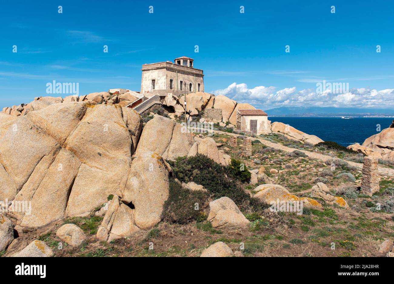 Antico Semaforo, ancien bâtiment du phare de Capo Testa, Sardaigne, Italie Banque D'Images