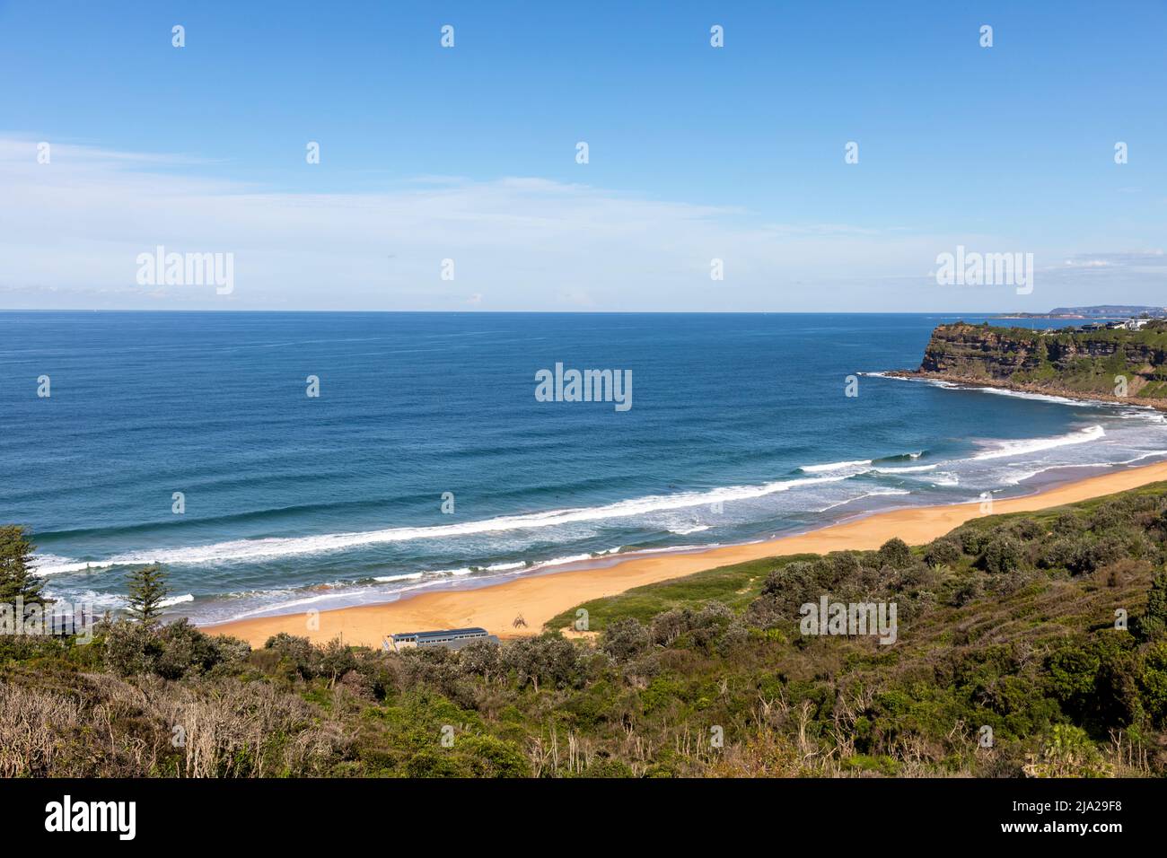 Plage de Bungan à Sydney, l'une des plages de la côte est, vue sur l'océan et la baie de Bongin, Sydney, Nouvelle-Galles du Sud, Australie Banque D'Images