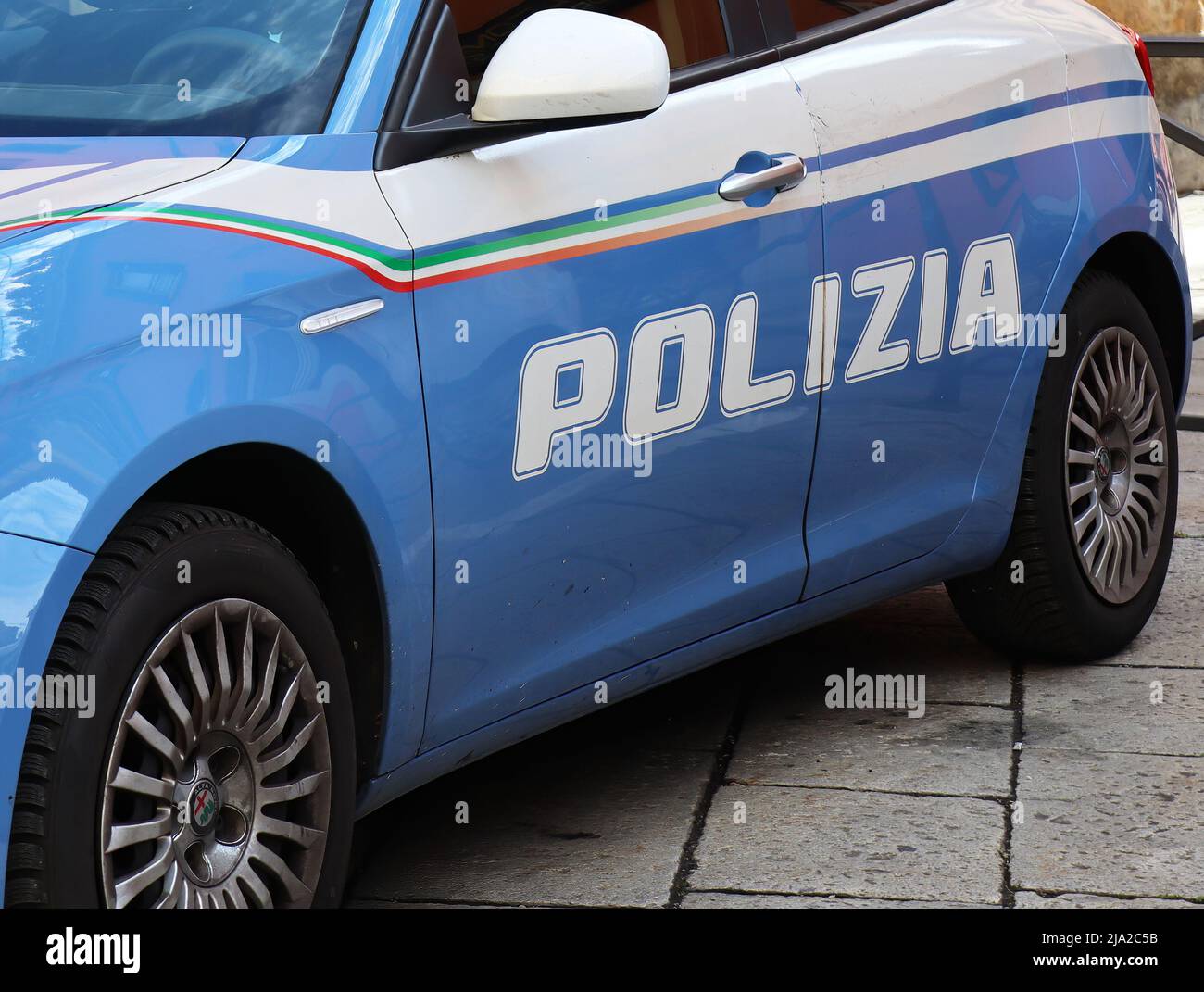Voiture de police italienne. Polizia Italiana, garder la sécurité à Bologne. Banque D'Images