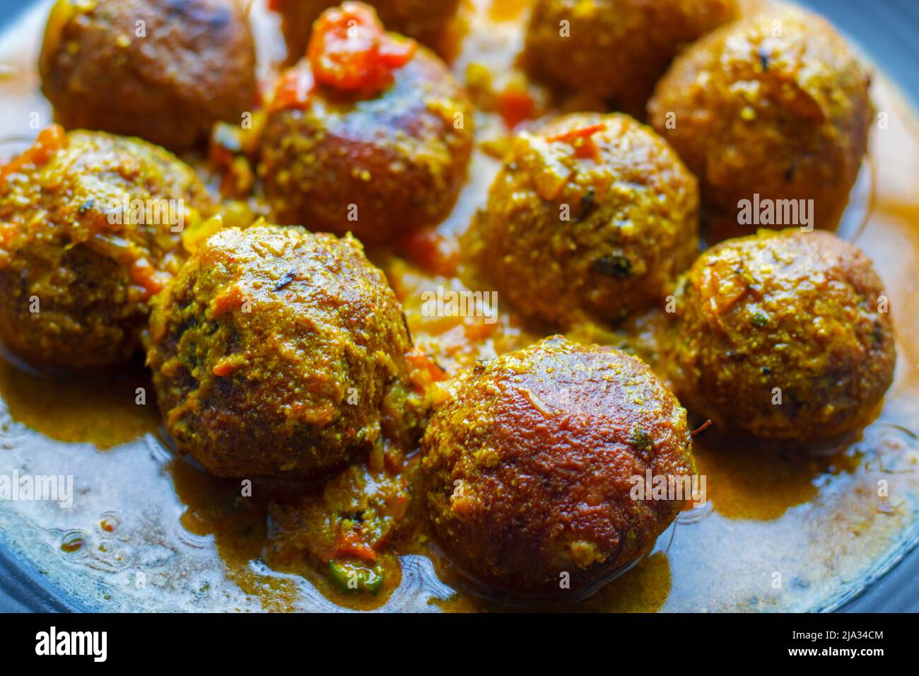 Le célèbre curry indien « Banana Kofta », fait de banane crue, est prêt à servir Banque D'Images