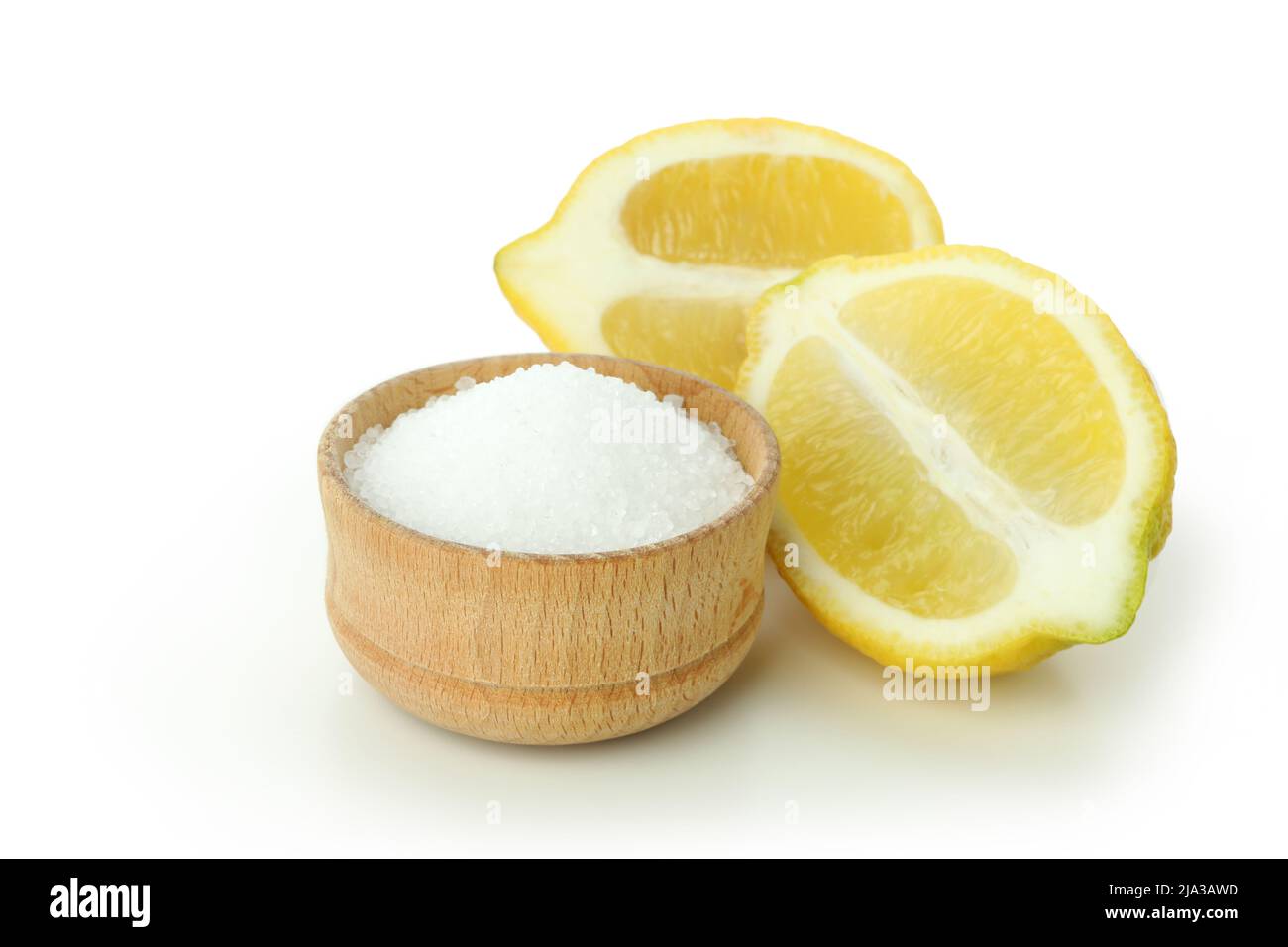 Concept de nettoyants ménagers à l'acide citronné, isolés sur fond blanc Banque D'Images