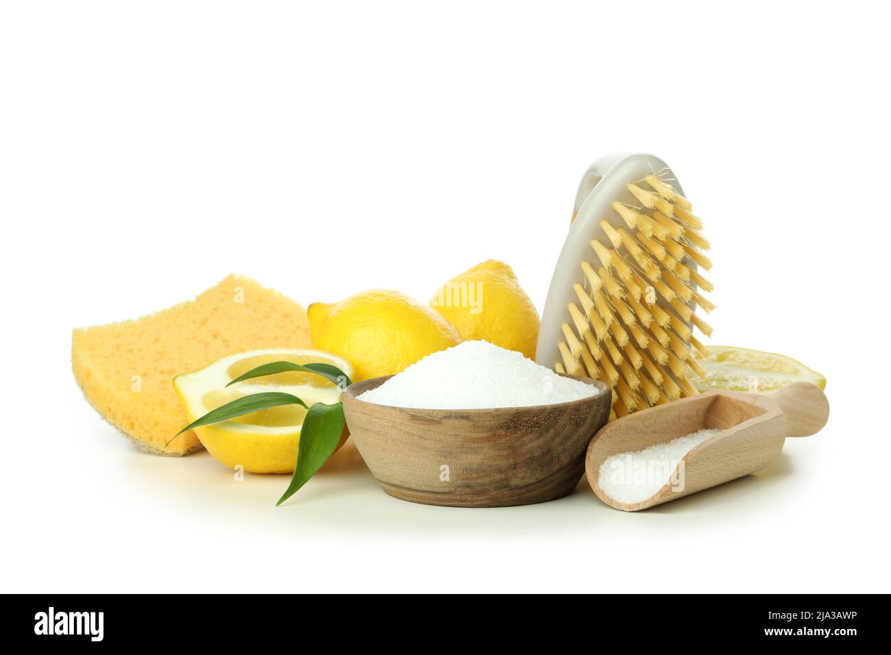Concept de nettoyants ménagers à l'acide citronné, isolés sur fond blanc Banque D'Images