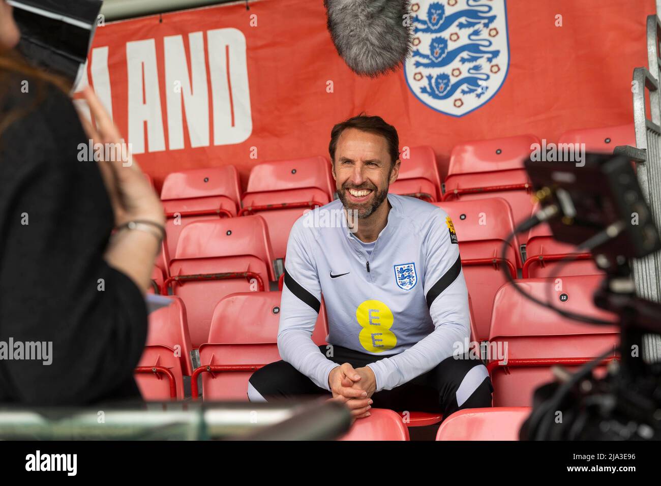 EDITORIAL LE directeur de l'Angleterre, Gareth Southgate, lance la campagne « mangez bien, jouez bien », un partenariat entre M&S Food et les équipes nationales de football de l'Angleterre pour encourager des choix alimentaires plus sains. Date de publication : vendredi 27 mai 2022. Banque D'Images