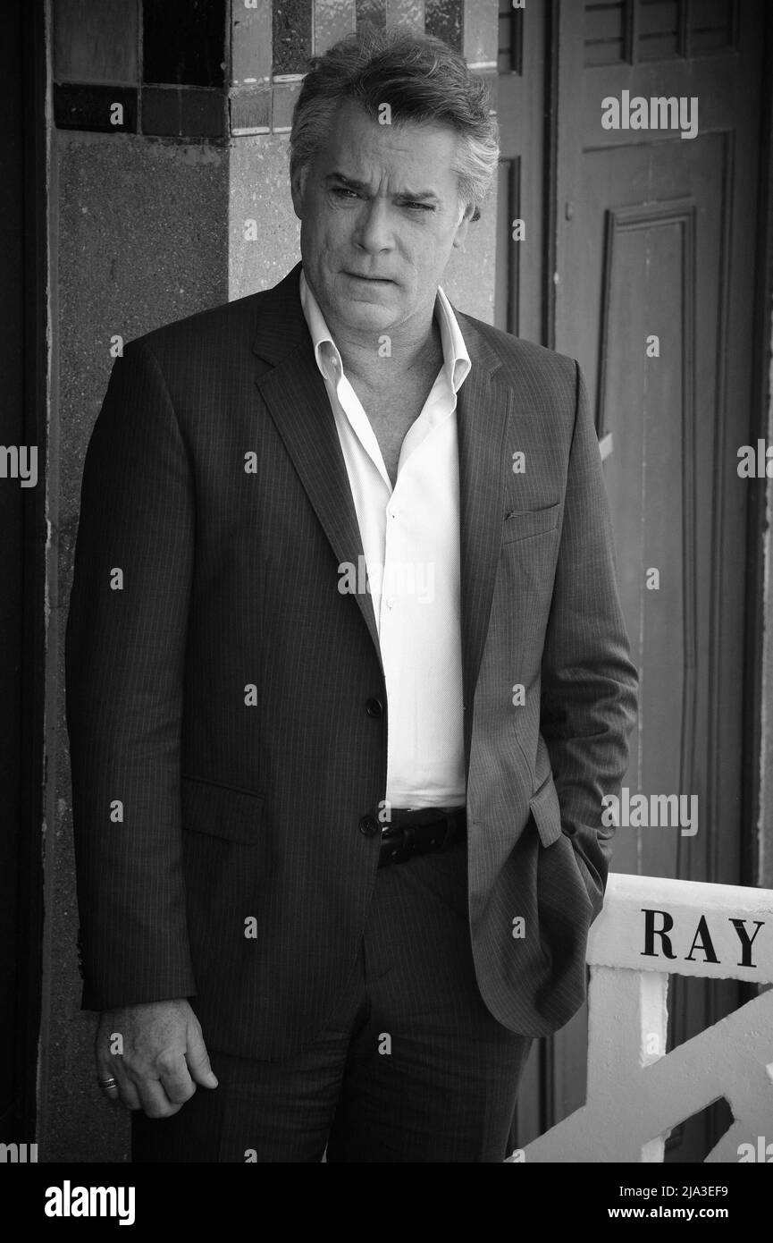 Photo du dossier datée du 9 septembre 2014 - Photocall hommage à Ray Liotta sur les conseils d'administration du Festival du Cinéma américain de Deauville, France, 40th. - L'acteur Ray Liotta est mort à 67 ans. Liotta était en République Dominicaine tournage du film eaux dangereuses, quand il est mort dans son sommeil. Photo de Julien Reynaud/APS/ABACAPRESS.COM Banque D'Images