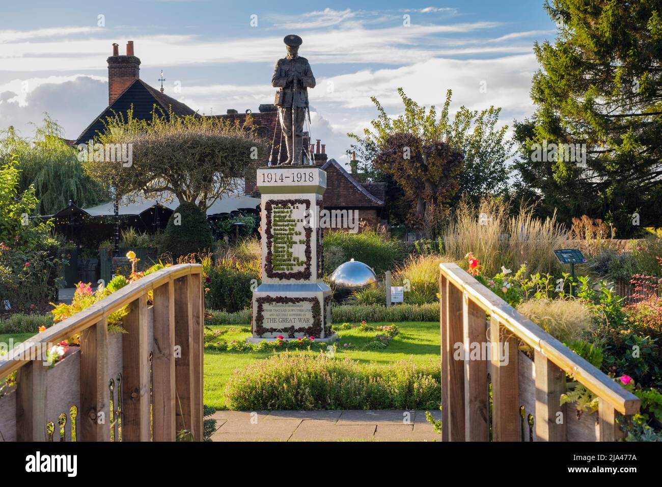 Mémorial de guerre dans le jardin de la paix. Amersham, Buckinghamshire, Angleterre, Royaume-Uni, Grande-Bretagne Banque D'Images