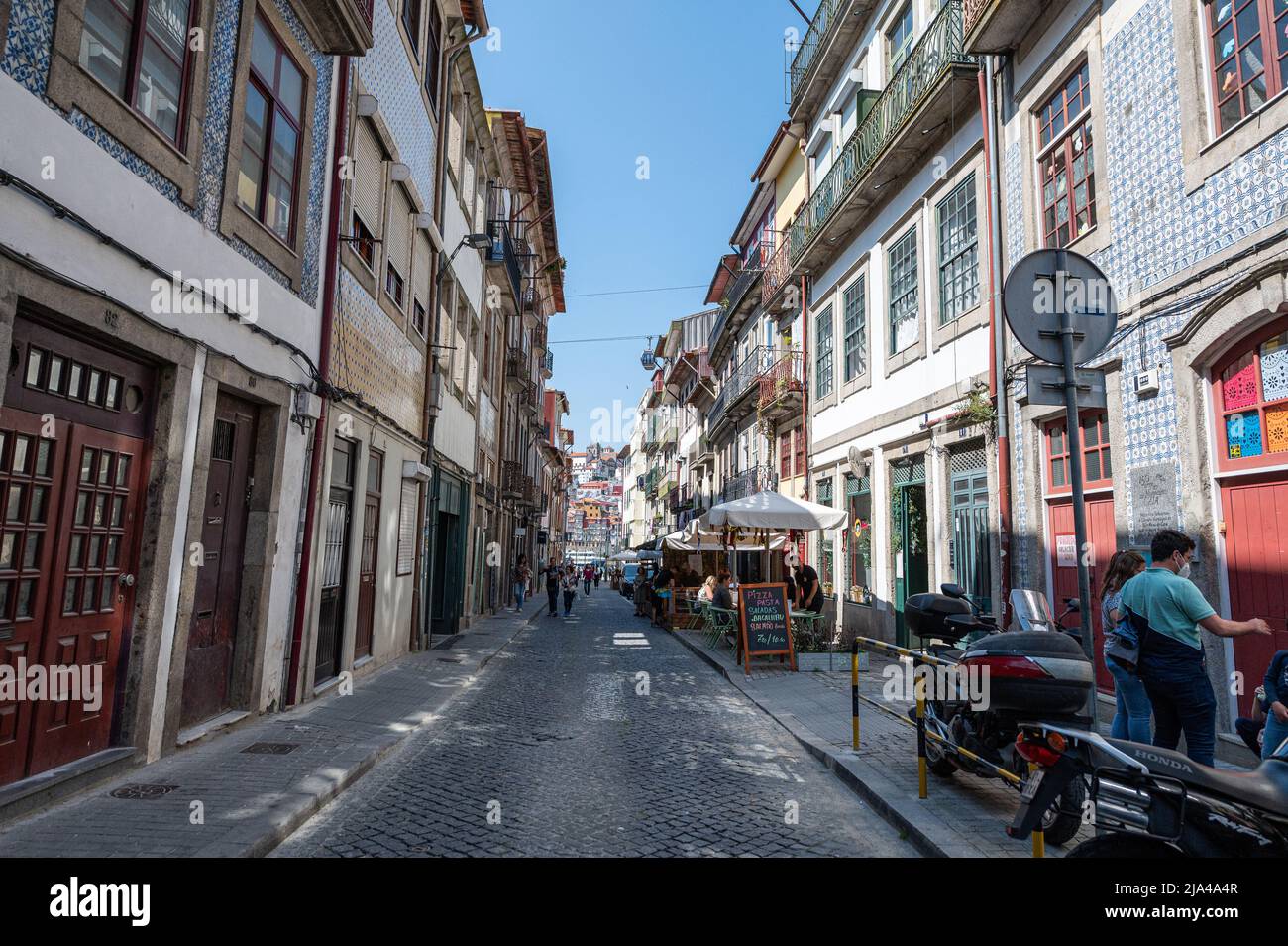 Porto, Portugal. 2022 mai 05. Panorama sur les rues de Gaia dans la ville de Porto au Portugal à l'été 2022. Banque D'Images