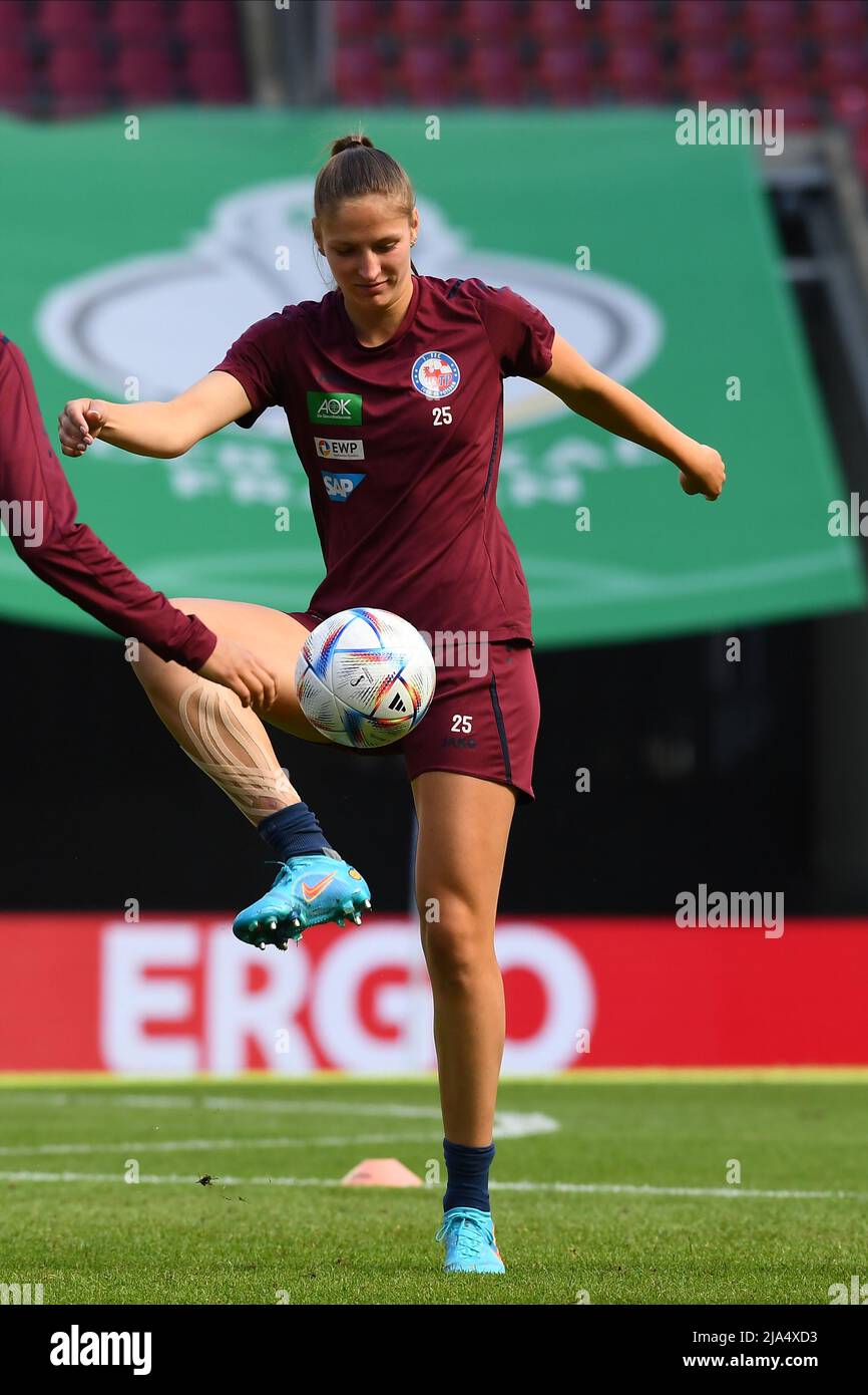 COLOGNE, ALLEMAGNE - 27 MAI 2022 : Melissa Kössler. Pratique de prmatch de 1. FFC turbine Potsdam. DFB Pokal finale der Frauen 2022 Banque D'Images