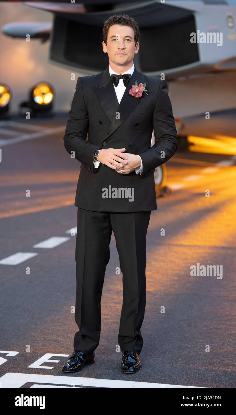 Miles Teller participe à la performance du film Royal « Top Gun: Maverick » à Leicester Square le 19 mai 2022 à Londres, en Angleterre. Banque D'Images