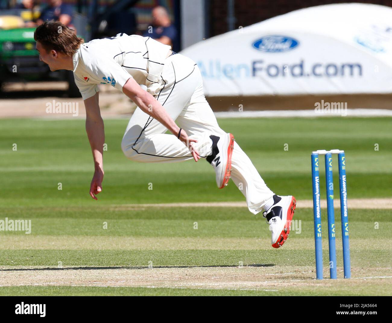 Chelmsford, Royaume-Uni. 27th mai 2022. CHELMSFORD ANGLETERRE - MAI 27 : Blair Tickner de la Nouvelle-Zélande pendant quatre jours de match amical (jour 2 de 4) entre la première classe CountyXI contre la Nouvelle-Zélande au sol du comté de Cloud, Chelmsford le 27th mai, 2022 crédit: Action Foto Sport/Alay Live News Banque D'Images