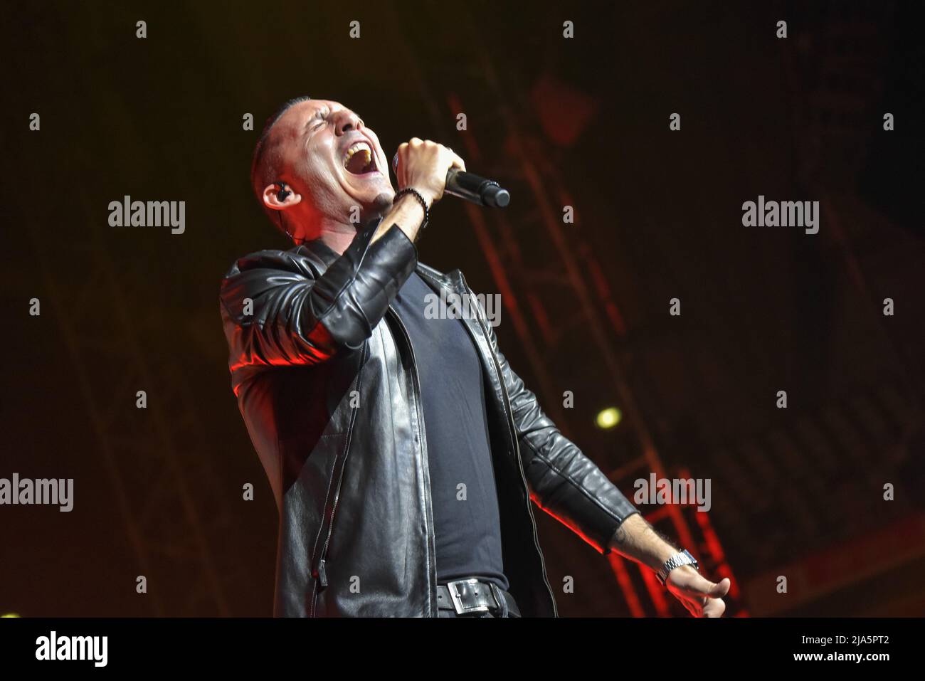 Francesco Silvestre du groupe Moda lors du concert en direct â&#X80;&#x9c;Buona Fortuna Tourâ&#X80;&#x9d; au Palazzo dello Sport à Rome, en Italie, le 26 mai 2022 Banque D'Images