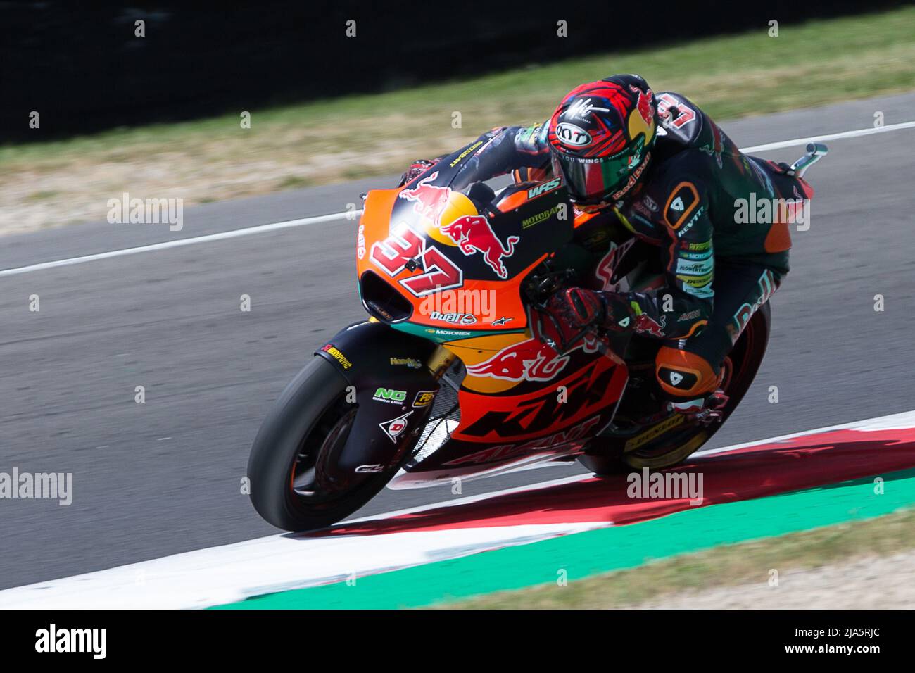 37 Augusto Fernandez (Red Bull KTM Ajo Kalex Moto2) pendant le Championnat  du monde MotoGP Gran Premio d'Italia Oakley Free Practice Moto2, Moto3 le  27 mai 2022 au circuit international Mugello à