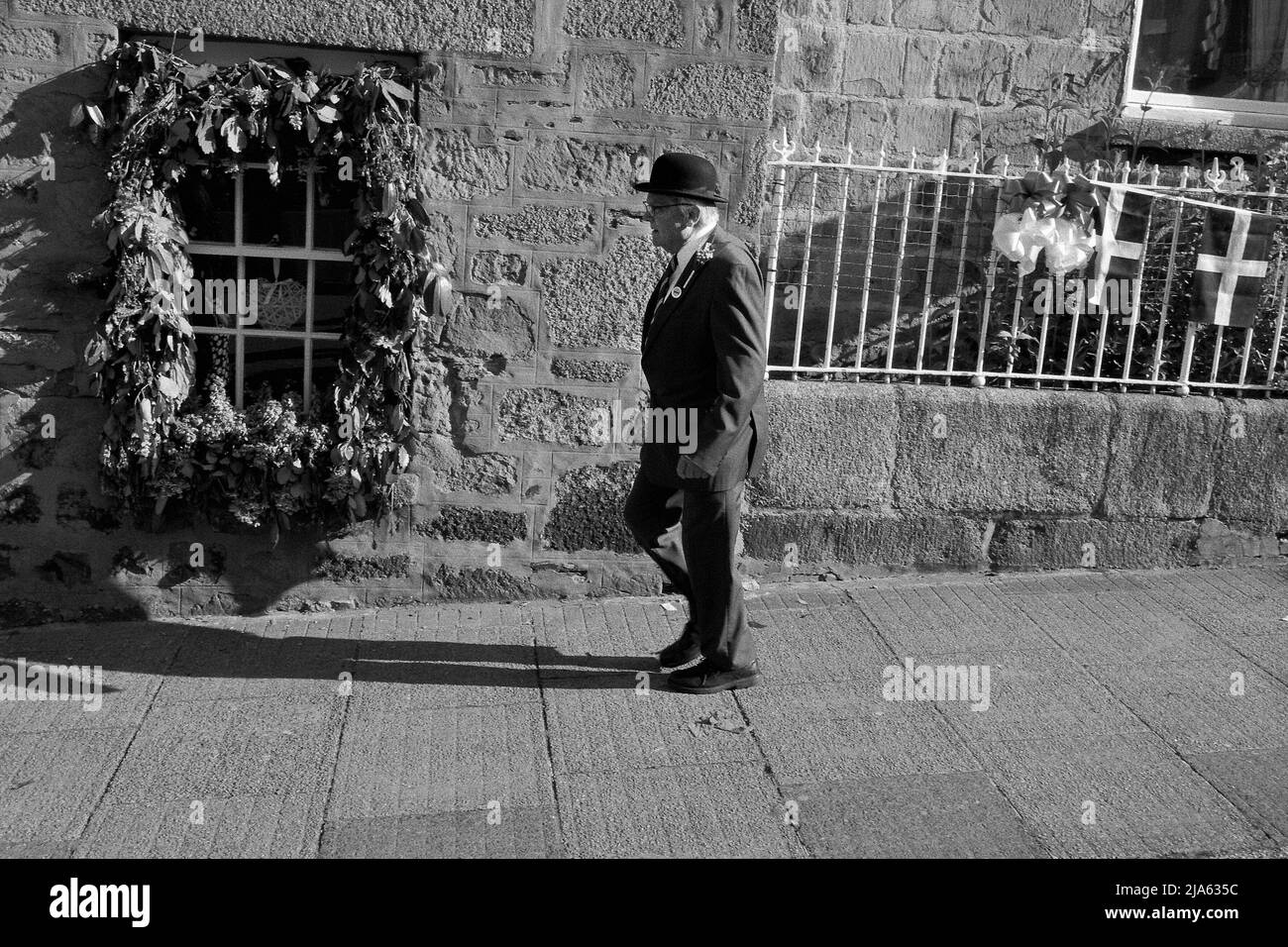 Homme avec chapeau de melon au Flora Day 2022 Banque D'Images