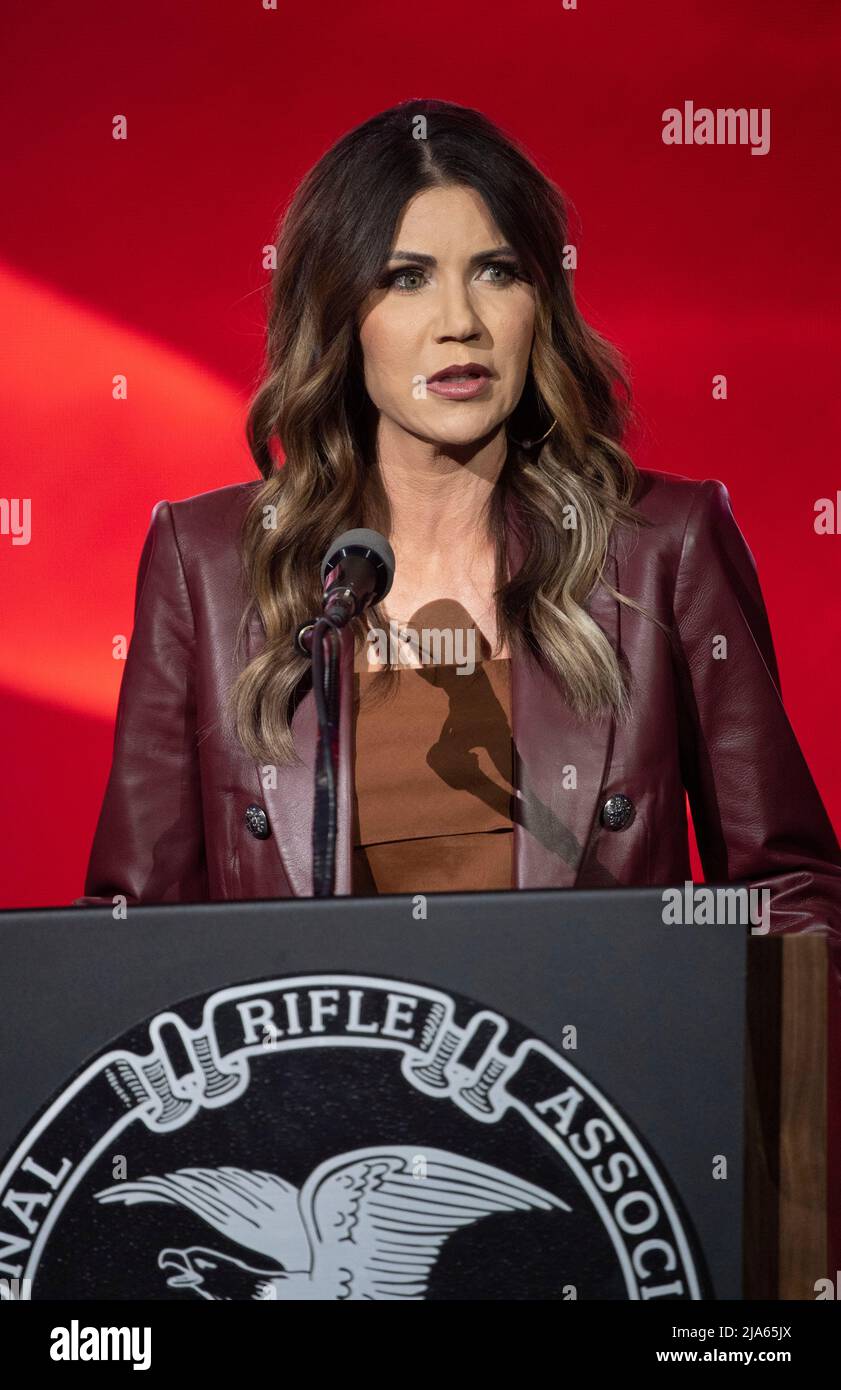 Houston, États-Unis. 27th mai 2022. KRISTI NOEM, gouverneur du Dakota du Sud et défenseur des droits des armes à feu, s'exprime à la conférence annuelle de leadership de la National Rifle Association. Crédit : Bob Daemmrich/Alay Live News Banque D'Images