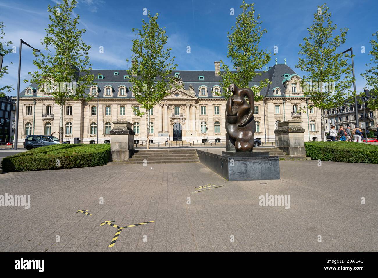 Luxembourg, mai 2022. Vue panoramique sur le siège de la Spuerkees Bank dans le centre-ville Banque D'Images