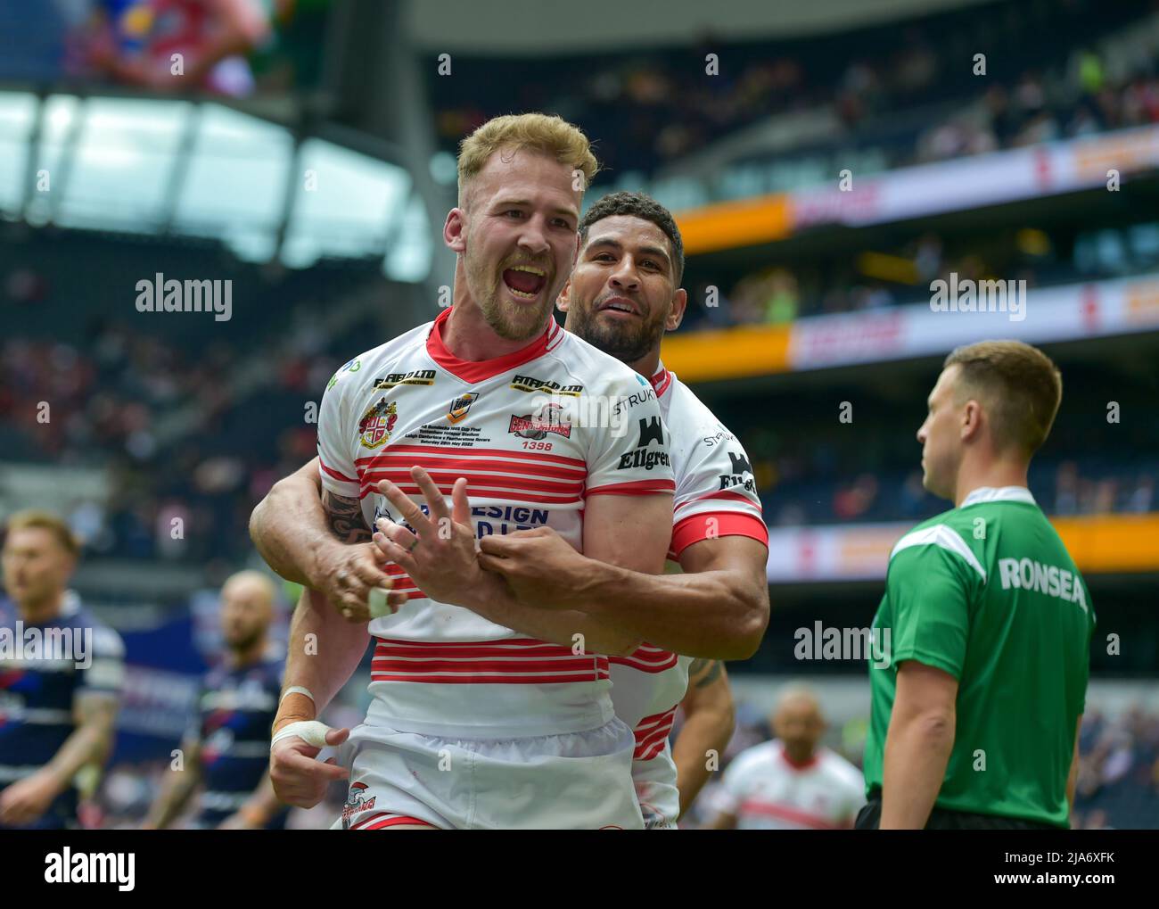 Stade Tottenham Hotspurs, Londres, Royaume-Uni. 28th mai 2022. Ben Reynolds fête une finale de la coupe Try 2022 1895: Featherstone Rovers V Leigh Centurions lieu: Tottenham Hotspur Stadium, Angleterre Date: Samedi, 28 mai coup d'envoi: 12:00 BST crédit: Craig Cresswell/Alay Live News Banque D'Images