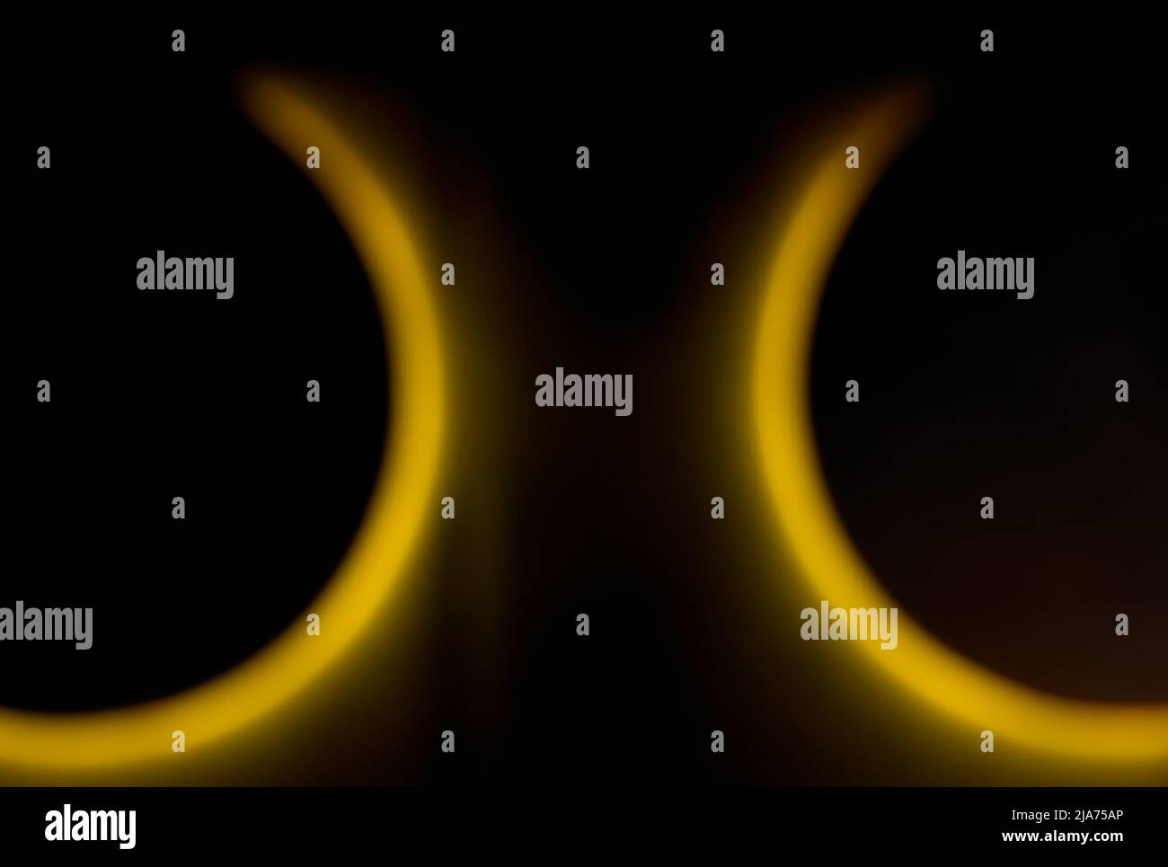 Arrière-plan flou dans l'obscurité avec un motif de lune échantillon eclipse abstrait design moderne mur intérieur avec néon jaune modèle nuit rétrogr Banque D'Images