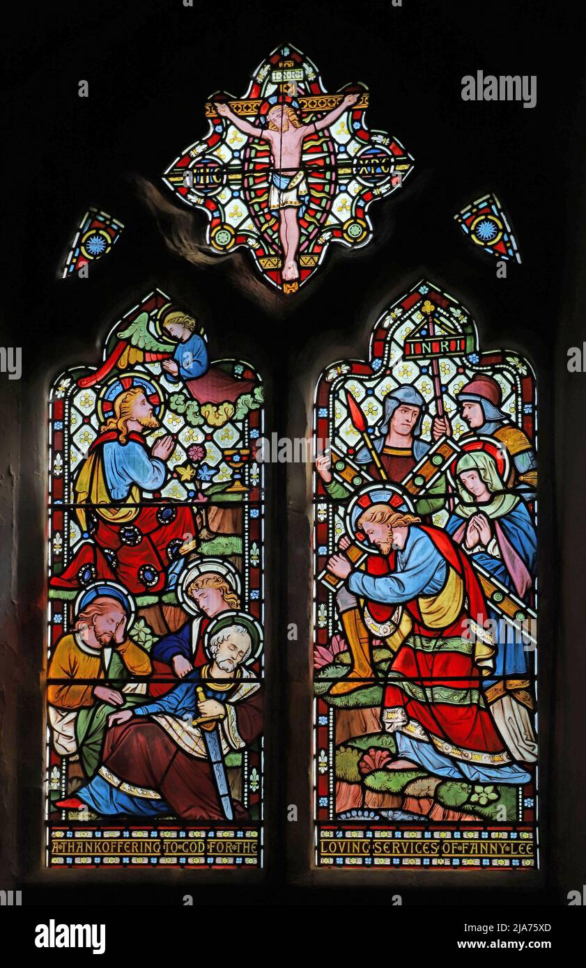 Un vitrail d'Alexander Gibbs représentant deux scènes de la passion du Christ, l'église Saint-Jean-Baptiste, Hellidon, Northamptonshire Banque D'Images
