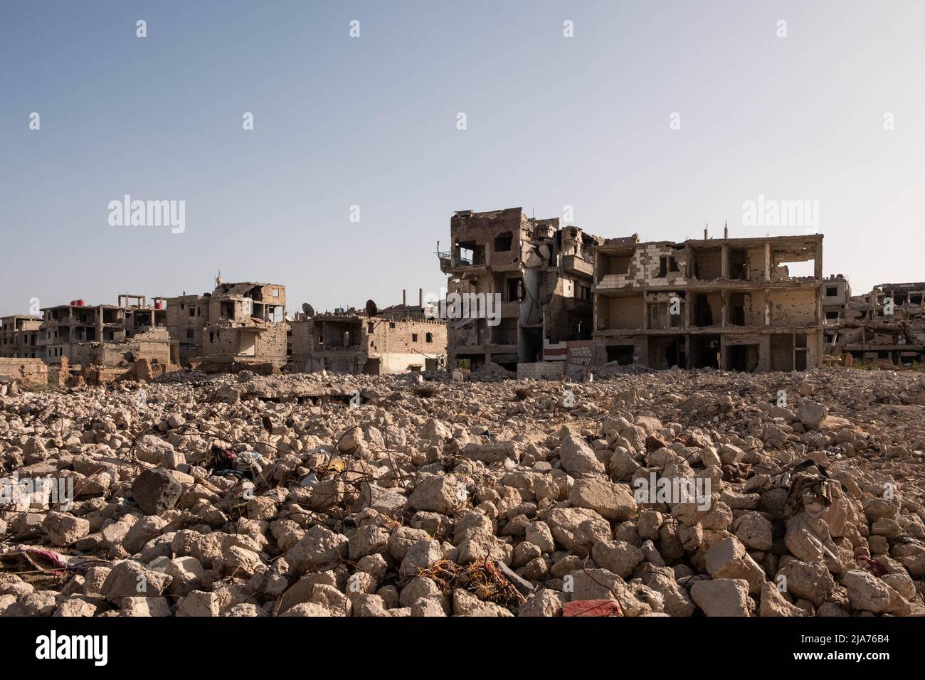 Darayya, Syrie - avril 2022 : construction de ruines dans une ville détruite après la guerre civile syrienne. Banque D'Images