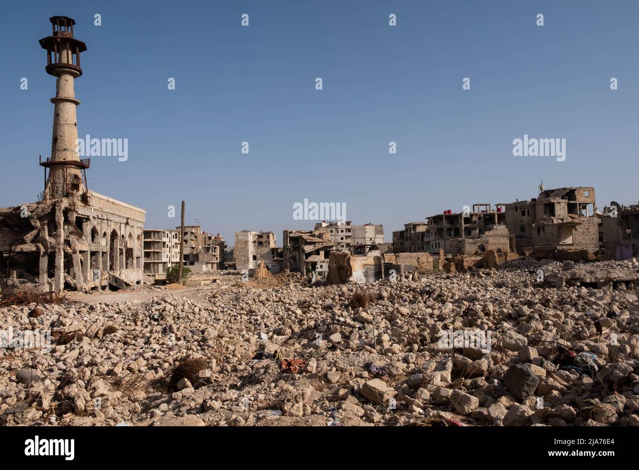 Darayya, Syrie - avril 2022 : construction de ruines dans une ville détruite après la guerre civile syrienne. Banque D'Images
