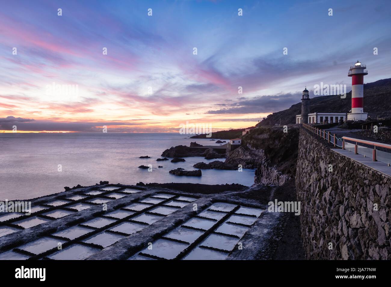 Coucher de soleil sur les champs de salination de Salinas de Fuencaliente à la Palma, îles Canaries Banque D'Images