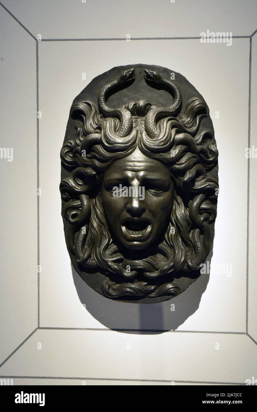 Le Musée Carnavalet est l'un des plus anciens musées de Paris depuis sa création en 1880 : sa collection, qui comprend plus de 610 000 objets rares, raconte l'histoire de la capitale française, de l'Antiquité au 20th siècle. Le musée consacré à l'histoire de Paris et situé au coeur du Marais, est en travaux de rénovation depuis plus de 4 ans. Dans cette photo : porte de l'hôtel de Paris. Paris, France, le 28 mai 2022. Photo de Patrice Pierrot/ABACAPRESS.COM Banque D'Images