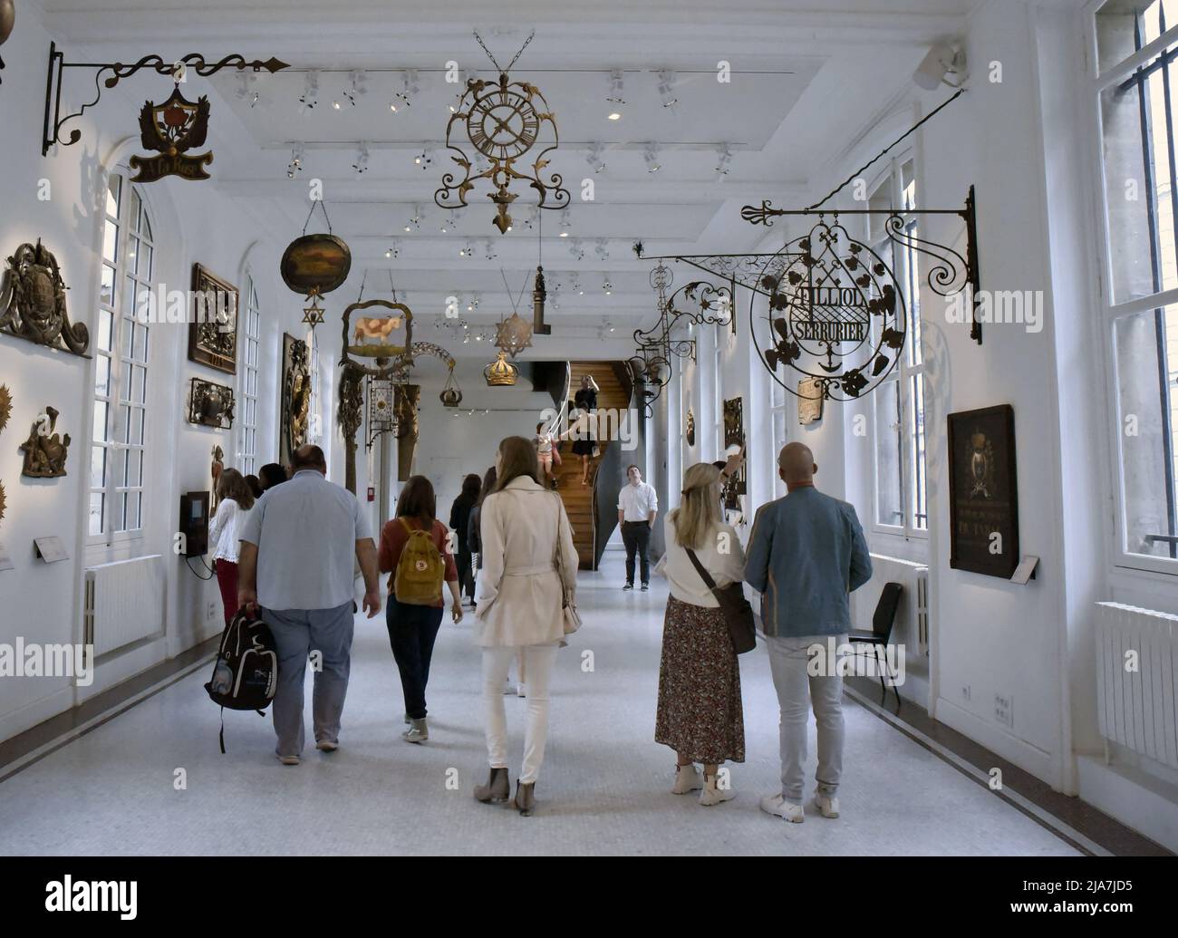 Le Musée Carnavalet est l'un des plus anciens musées de Paris depuis sa création en 1880 : sa collection, qui comprend plus de 610 000 objets rares, raconte l'histoire de la capitale française, de l'Antiquité au 20th siècle. Le musée consacré à l'histoire de Paris et situé au coeur du Marais, est en travaux de rénovation depuis plus de 4 ans. Dans cette photo : salle d'exposition du panneau du 19th siècle. Paris, France, le 28 mai 2022. Photo de Patrice Pierrot/ABACAPRESS.COM Banque D'Images