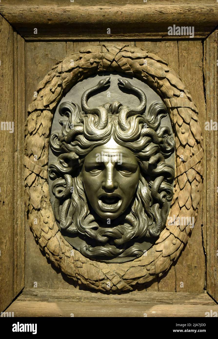 Le Musée Carnavalet est l'un des plus anciens musées de Paris depuis sa création en 1880 : sa collection, qui comprend plus de 610 000 objets rares, raconte l'histoire de la capitale française, de l'Antiquité au 20th siècle. Le musée consacré à l'histoire de Paris et situé au coeur du Marais, est en travaux de rénovation depuis plus de 4 ans. Dans cette photo : porte de l'hôtel de Paris. Paris, France, le 28 mai 2022. Photo de Patrice Pierrot/ABACAPRESS.COM Banque D'Images
