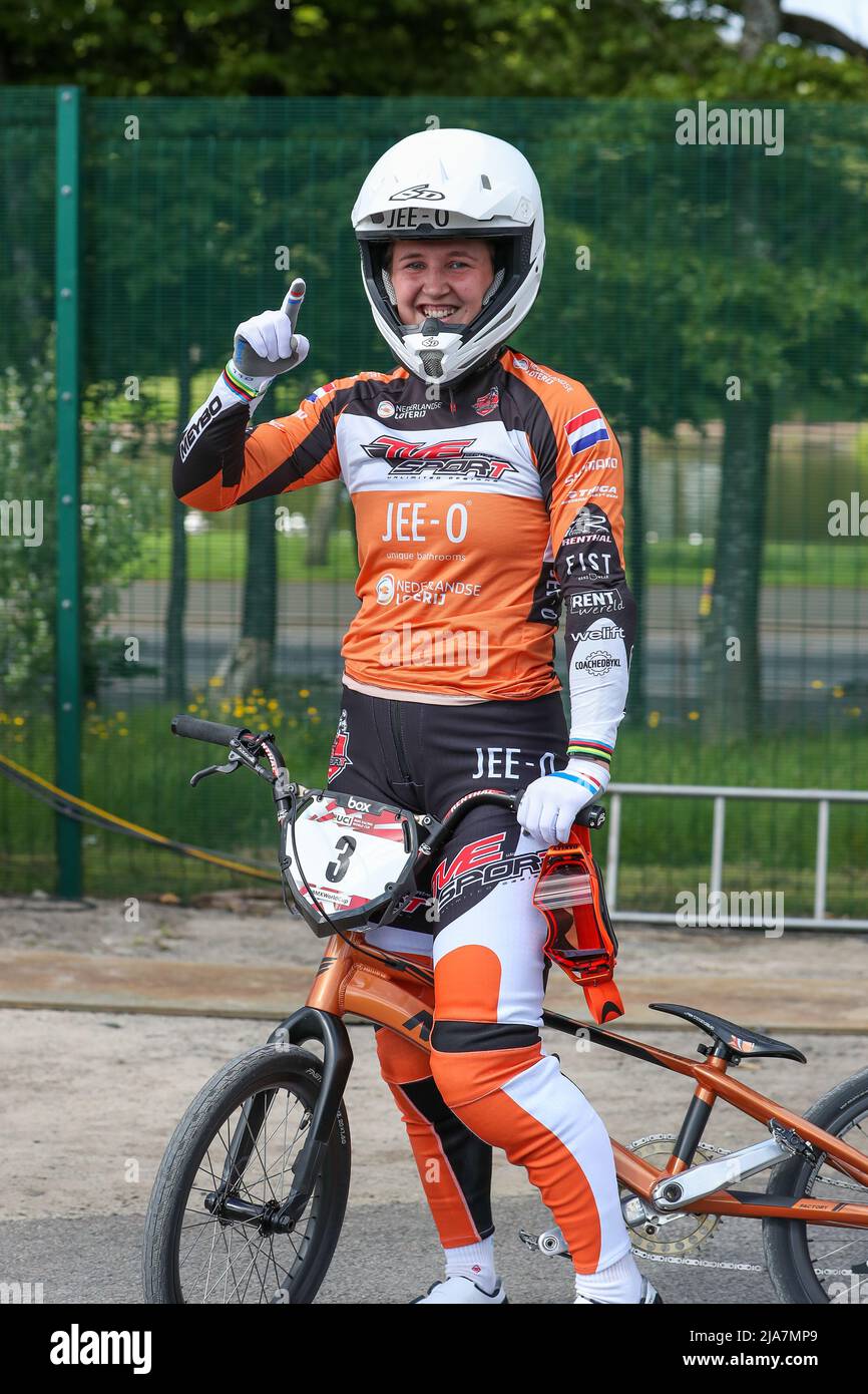 Glasgow, Royaume-Uni. 28th mai 2022. La coupe du monde BMX Racing s'est déroulée sur le circuit BMX de Glasgow, en Écosse, au Royaume-Uni, et a attiré une liste internationale de plus de 200 concurrents du monde entier. La compétition est un événement de deux jours qui présentera les meilleurs athlètes du sport. Crédit : Findlay/Alay Live News Banque D'Images