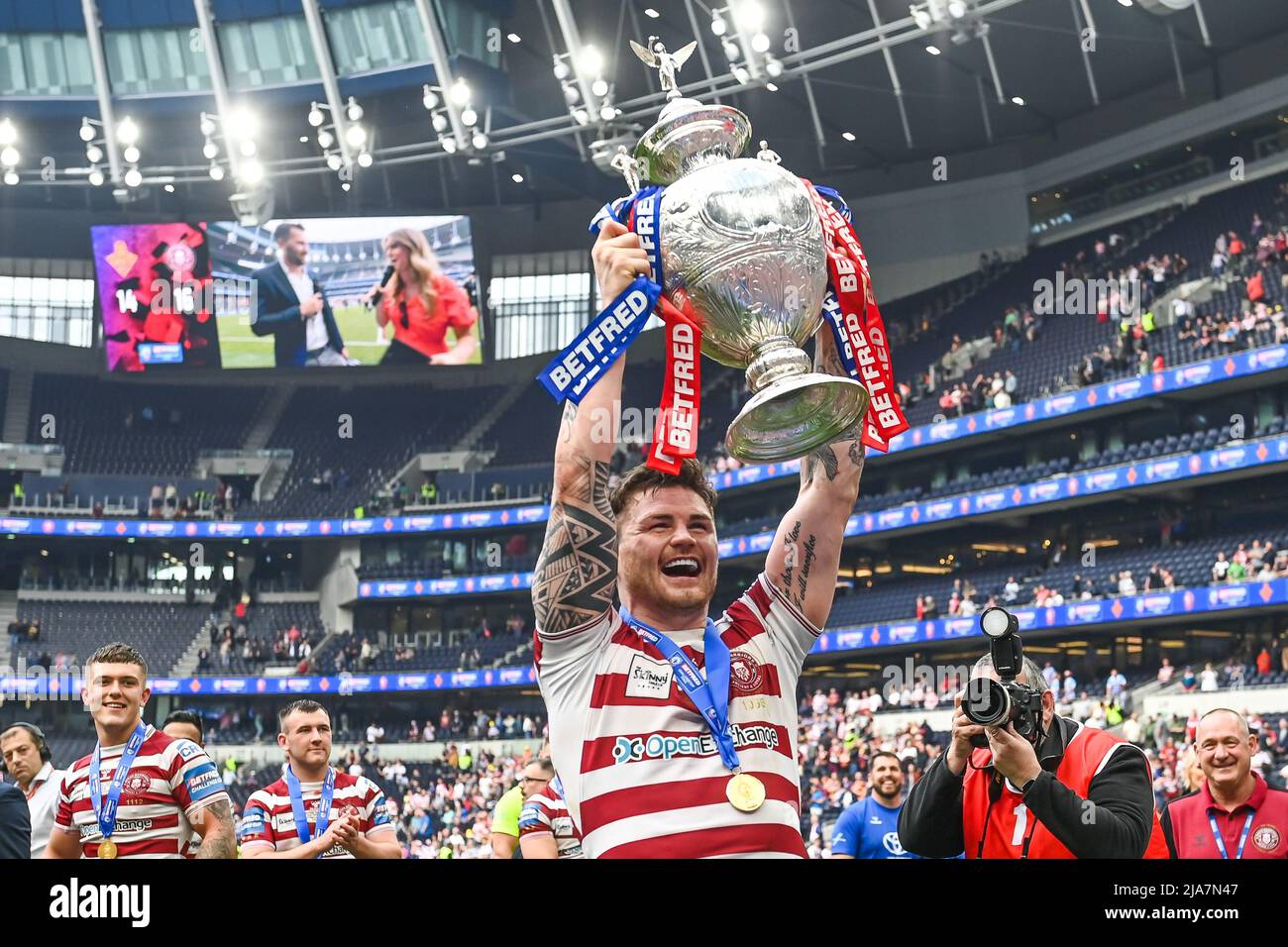 John Bateman #13 de Wigan Warriors, célèbre la finale de la coupe du défi Betfred Banque D'Images