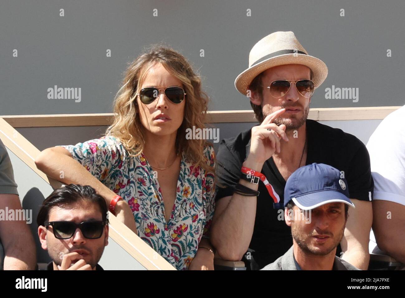Elodie Fontan, Philippe Lacheau dans les stands lors de l'Open de France Roland Garros 2022 le 28 mai 2022 à Paris, France. Photo de Nasser Berzane/ABACAPRESS.COM Banque D'Images