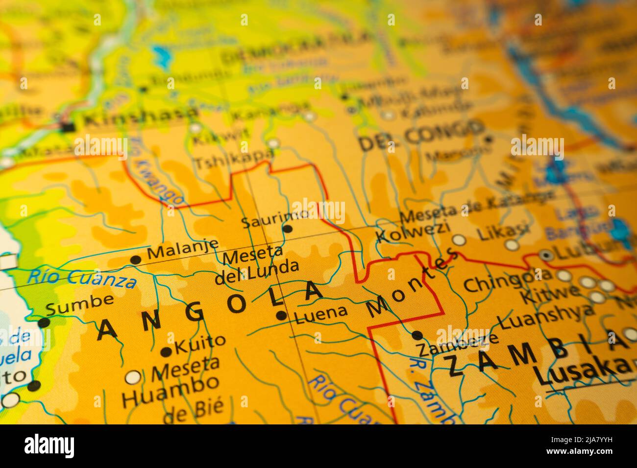 Carte orographique de la région de l'Angola, de la Zambie et du Congo en Afrique centrale. Avec références en espagnol. Concept de cartographie, voyage, tourisme, géocartographie Banque D'Images