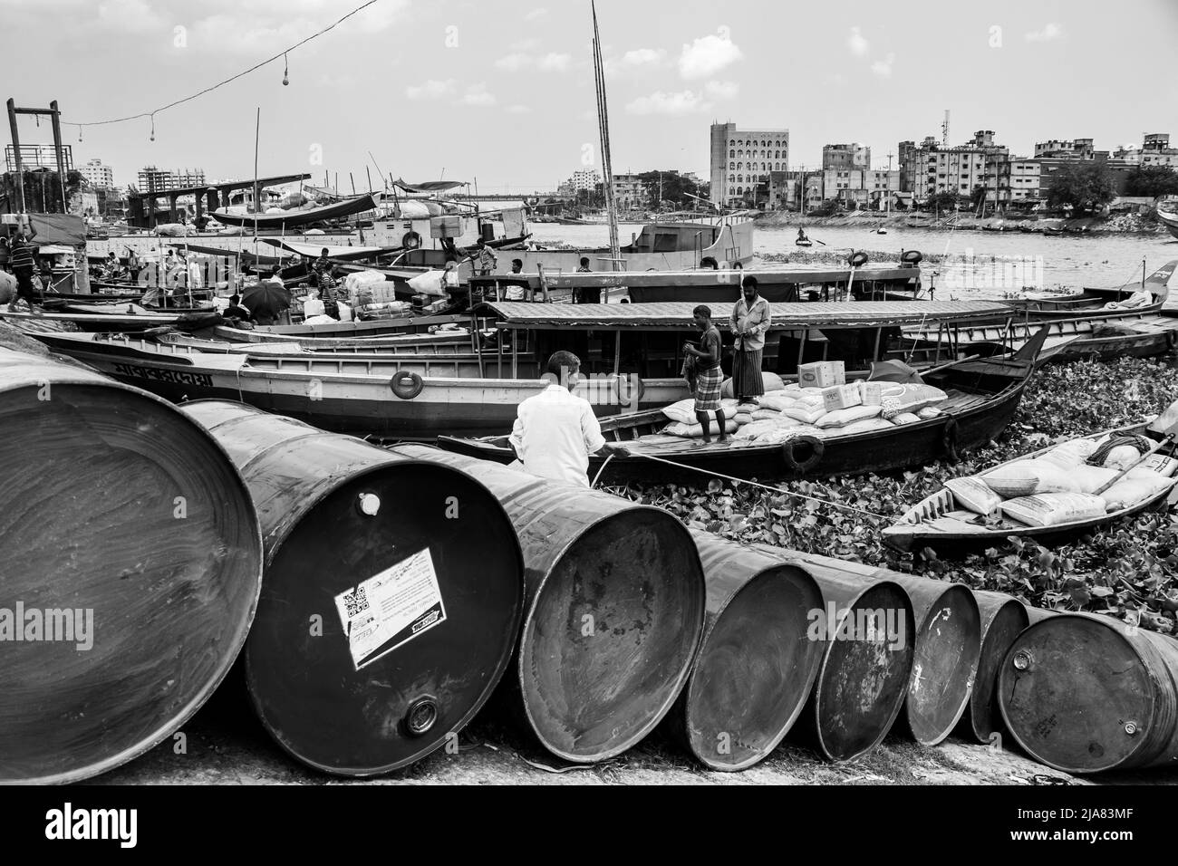 Style de vie quotidien sur la rive. Cette image a été prise le 22 mai 2022, à partir de la Panghat, Burigongga, Dhaka, Bangladesh, Asie du Sud. Banque D'Images