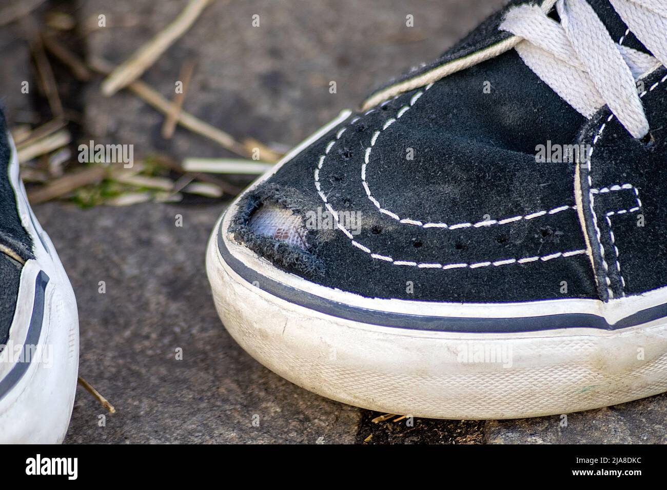 Used shoes Banque de photographies et d'images à haute résolution - Alamy