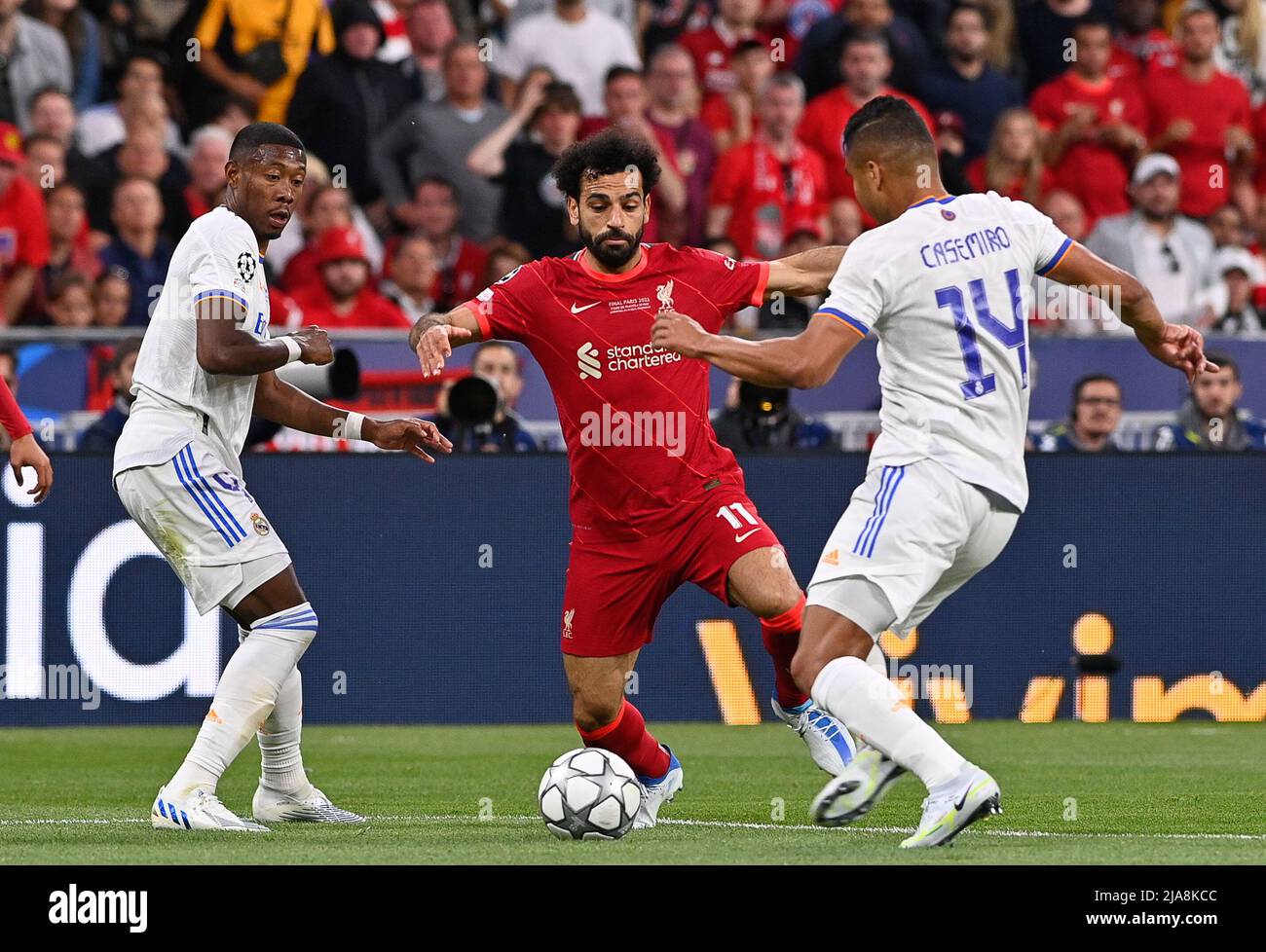 Saint Denis, France. 28th mai 2022. Eder Militao du Real Madrid et Carlos Henrique Jose Francisco Venancio Casimiro ' casemiro ' du Real Madrid photographié défendant sur Mo Mohamed Salah Hamed Mahrous Ghaly de Liverpool lors d'un match de football entre le Liverpool football Club et le Real Madrid CF dans la finale 2021 - 2022 de l'UEFA Champions League Au stade de France à Paris, samedi 28 mai 2022 à Paris, France . PHOTO SPORTPIX | DAVID CATRY DAVID CATRY crédit: SPP Sport Press photo. /Alamy Live News Banque D'Images