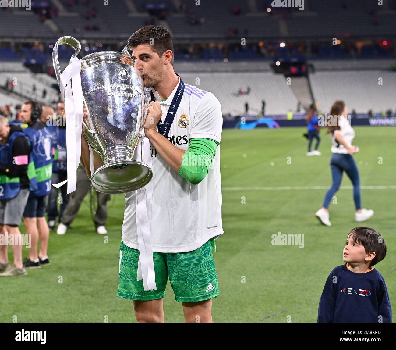 Saint Denis, France. 29th mai 2022. Thibaut courtois du Real Madrid en photo célèbre après avoir remporté le titre des Champions après un match de football entre le Liverpool football Club et le Real Madrid CF lors de la finale 2021 - 2022 de la Ligue des Champions de l'UEFA au stade de France à Paris, samedi 28 mai 2022 à Paris, France . PHOTO SPORTPIX | DAVID CATRY DAVID CATRY crédit: SPP Sport Press photo. /Alamy Live News Banque D'Images