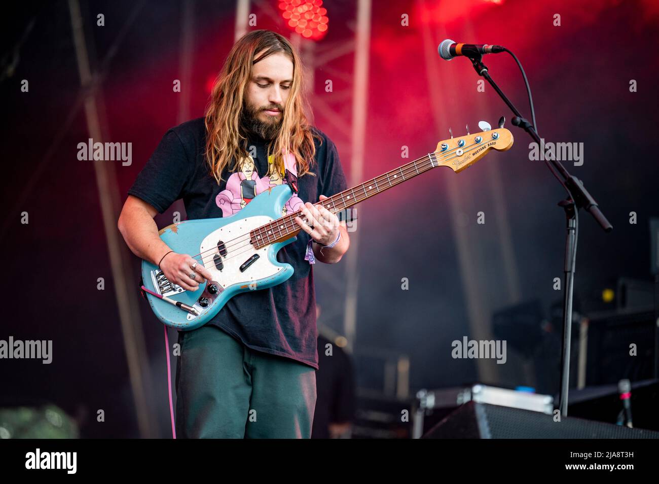 Warrington, Royaume-Uni. 28th mai 2022. Rhian Teasdale et Hester Chambersof le groupe Wet Leg se produire sur la scène principale au Festival du week-end de Warrington NBHD 2022 crédit: Gary Mather/Alamy Live News Banque D'Images