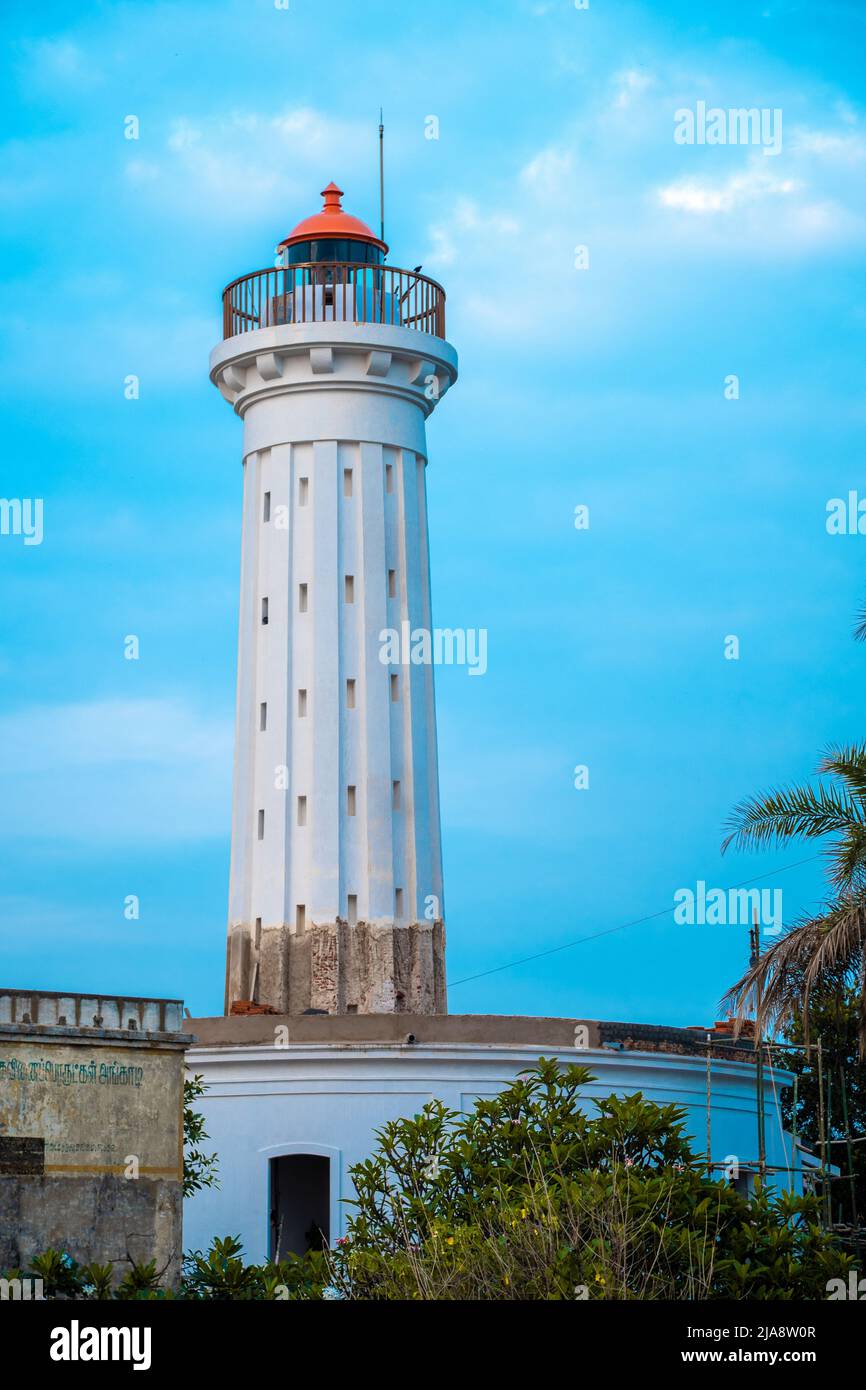 Le phare sur la côte Banque D'Images