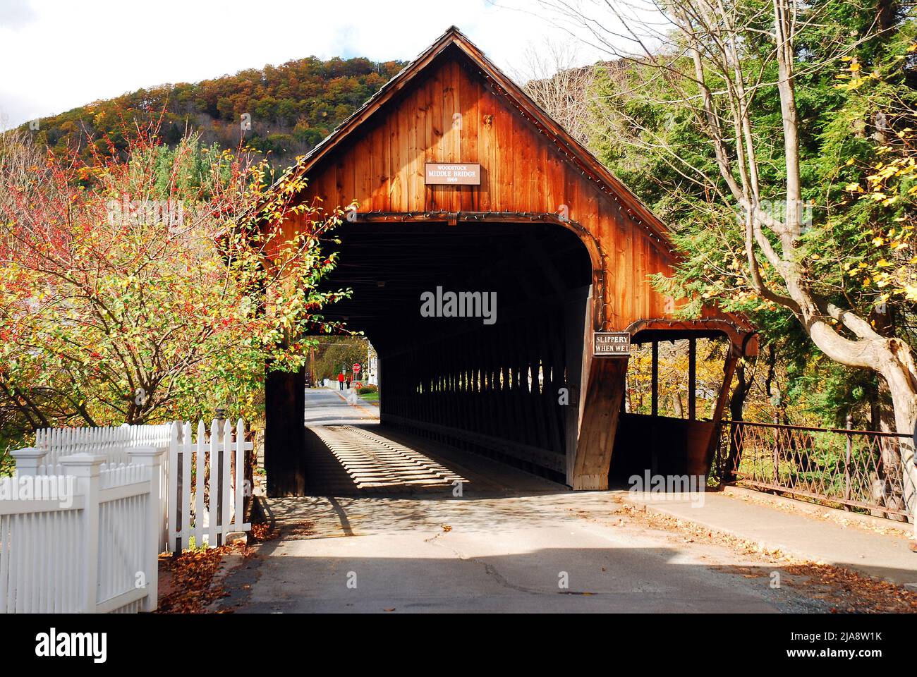 Un pont couvert rustique dans le Vermont Banque D'Images