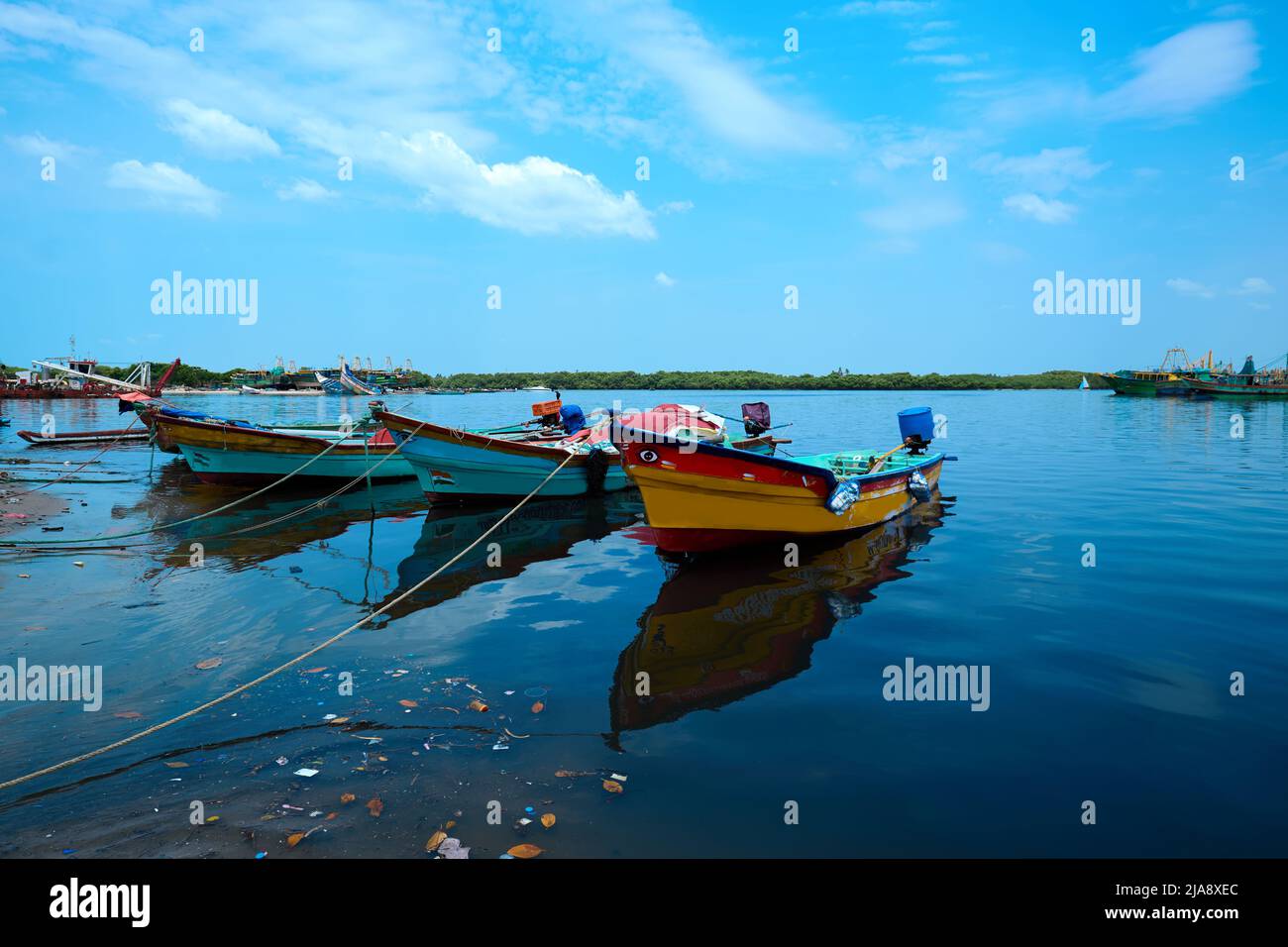 bateaux dans le port magnifique paysage Banque D'Images