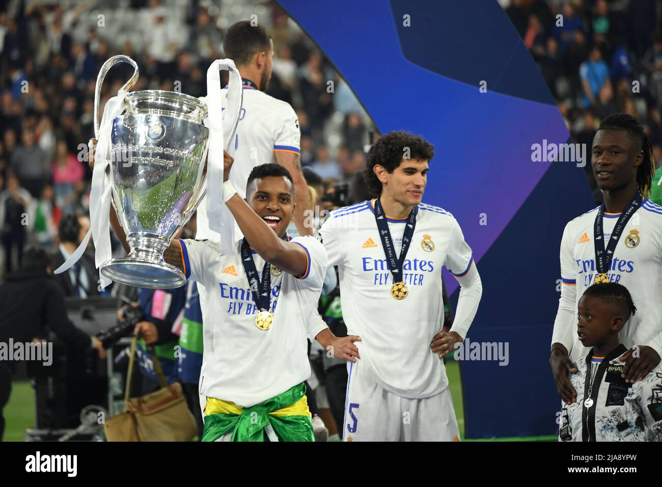 Paris, France. 28th mai 2022. Rodrygo Goes (Real Madrid)Jesus Vallejo (Real Madrid)Eduardo Camavinga (Real Madrid) lors du match de la Ligue des champions de l'UEFA entre Liverpool 0-1 Real Madrid au Stade de France le 28 mai 2022 à Paris, France. Credit: Maurizio Borsari/AFLO/Alay Live News Credit: AFLO Co. Ltd./Alay Live News Banque D'Images