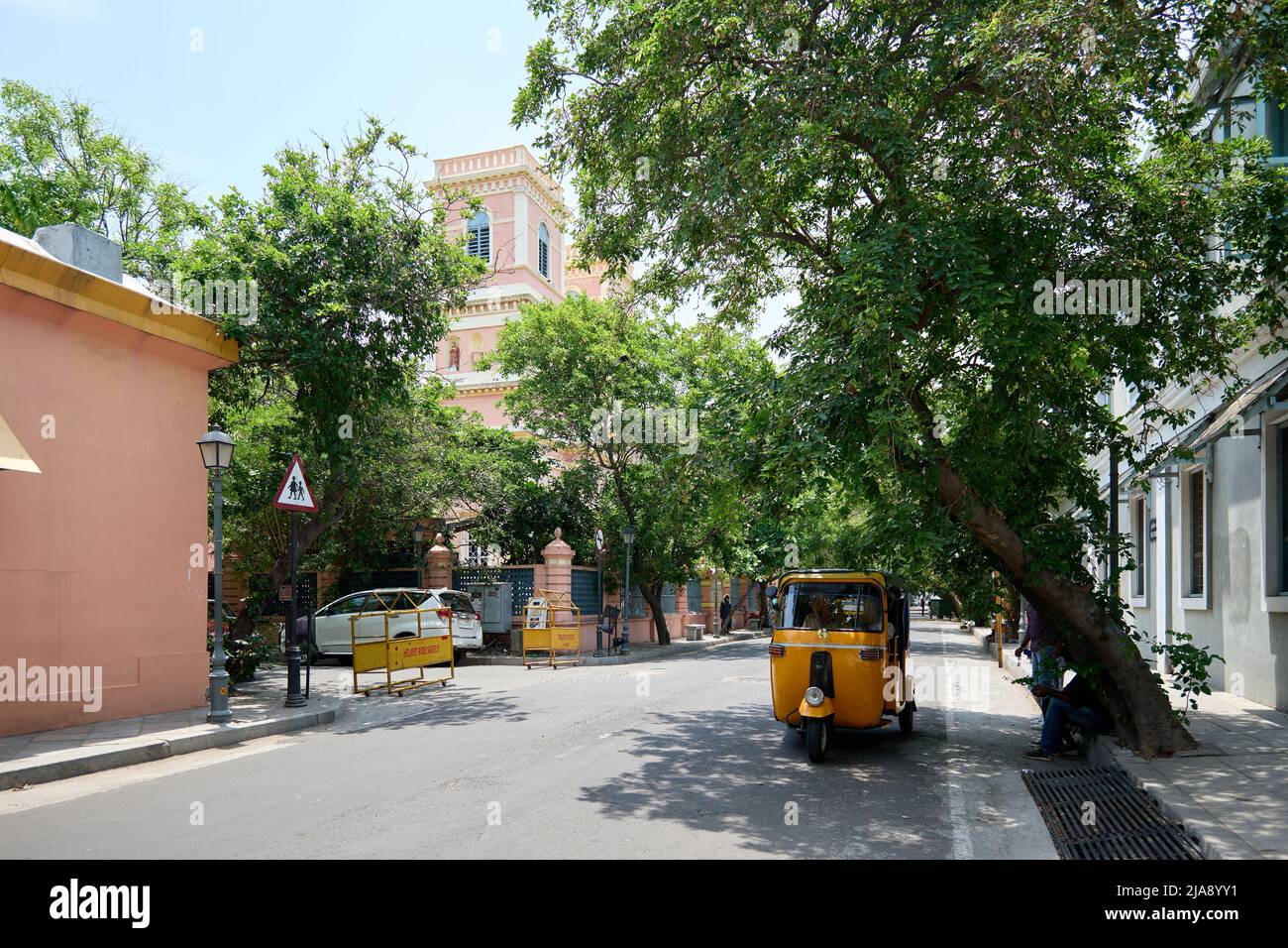 Vie de rue Pondicherry - route de l'église Banque D'Images