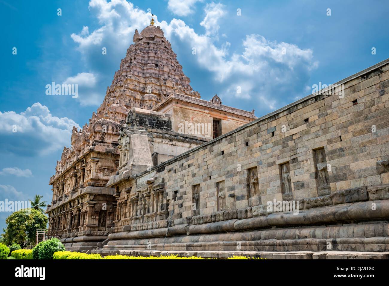 Temple indien. Grande architecture hindoue dans le temple Gangaikonda Chola Puram, Inde du Sud. Banque D'Images