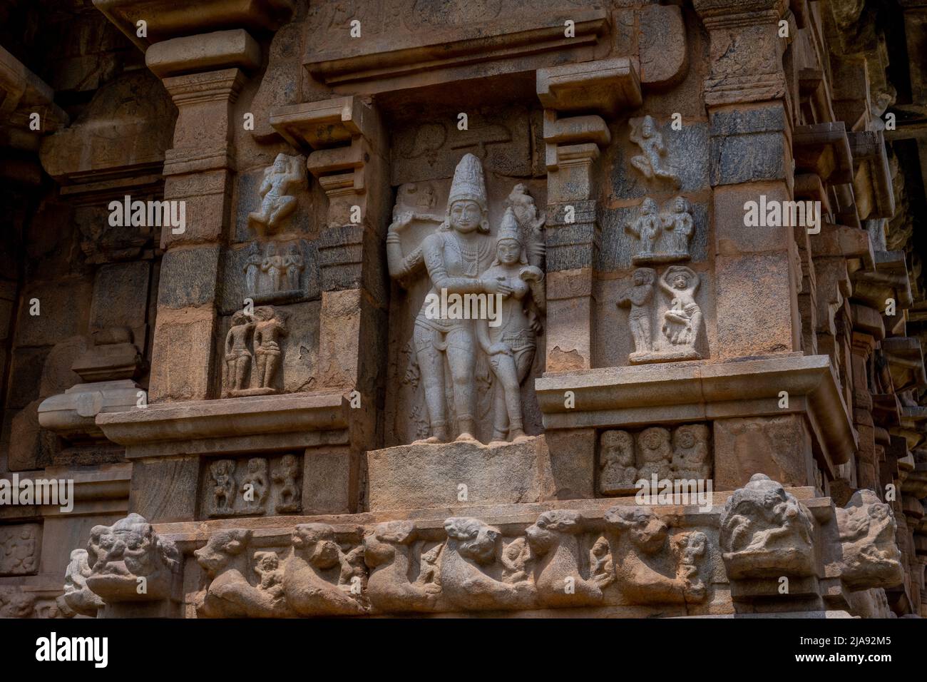 Temple indien. Grande architecture hindoue dans le temple Gangaikonda Chola Puram, Inde du Sud. Banque D'Images