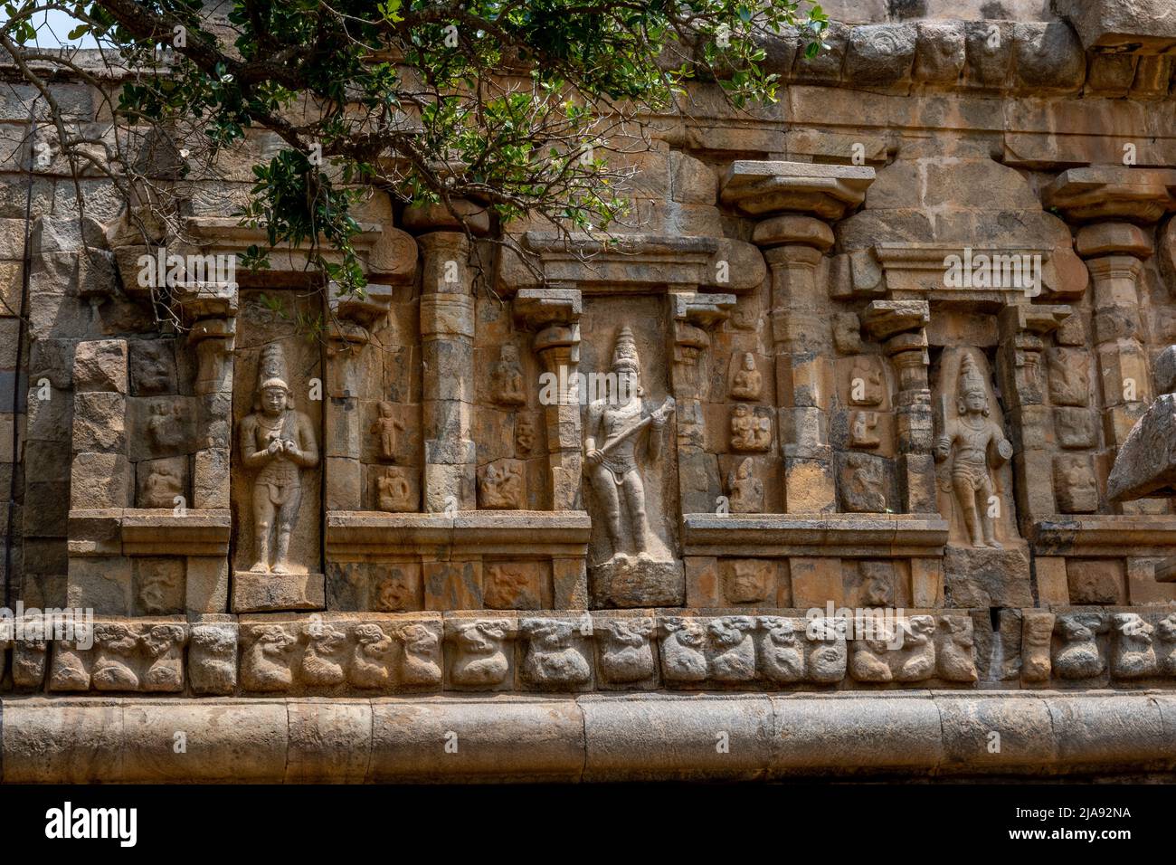 Temple indien. Grande architecture hindoue dans le temple Gangaikonda Chola Puram, Inde du Sud. Banque D'Images
