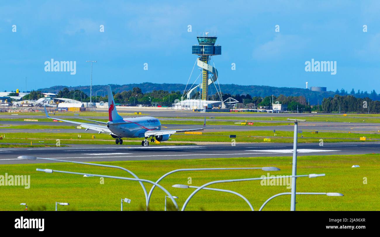 Mouvements d'aéronefs à l'aéroport de Sydney (Kingsford Smith) sur la baie de Botany à Sydney, en Australie. Photo : avion Niugini. Banque D'Images