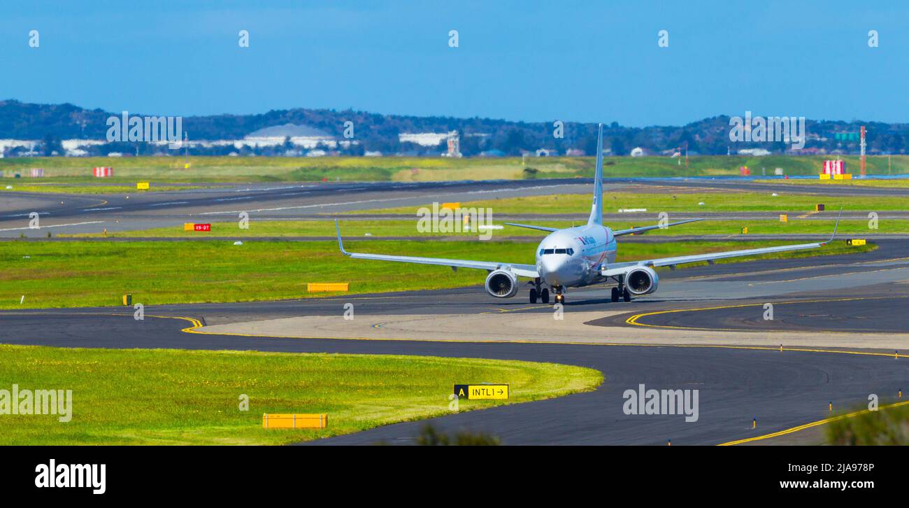 Mouvements d'aéronefs à l'aéroport de Sydney (Kingsford Smith) sur la baie de Botany à Sydney, en Australie. Photo : avion Niugini. Banque D'Images