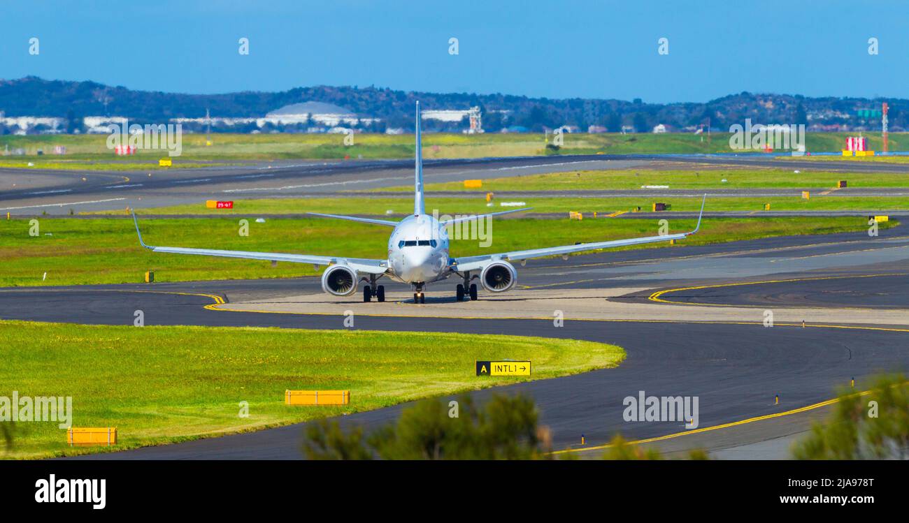Mouvements d'aéronefs à l'aéroport de Sydney (Kingsford Smith) sur la baie de Botany à Sydney, en Australie. Photo : avion Niugini. Banque D'Images