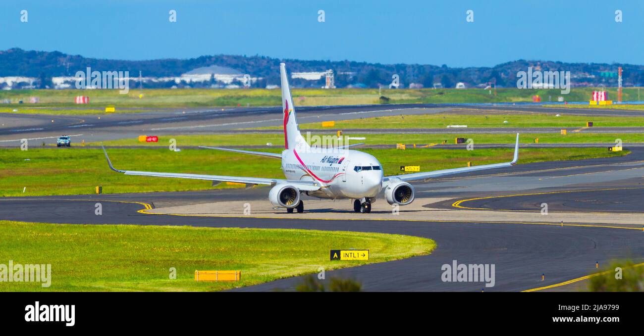 Mouvements d'aéronefs à l'aéroport de Sydney (Kingsford Smith) sur la baie de Botany à Sydney, en Australie. Photo : avion Niugini. Banque D'Images