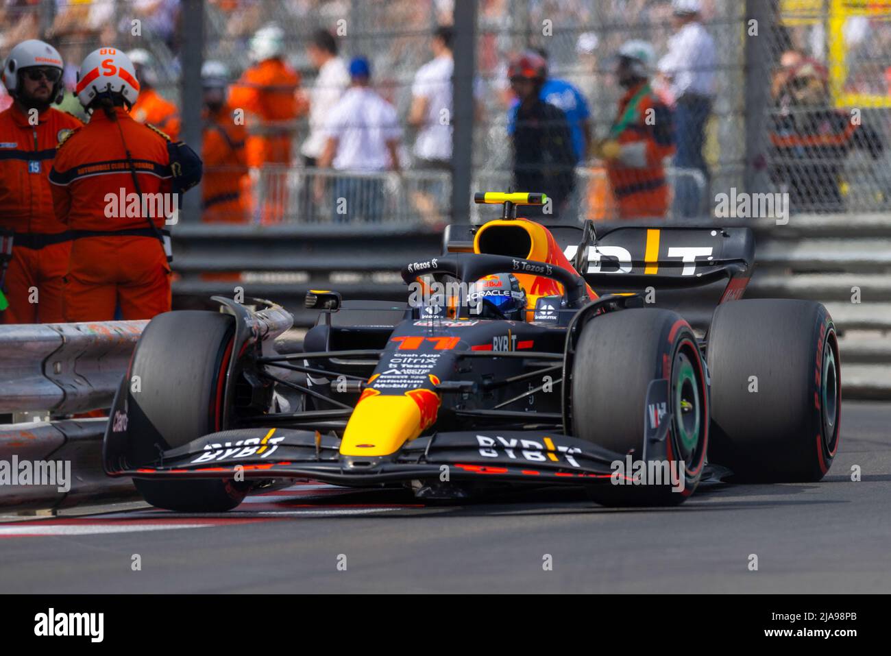 Monte Carlo, Monaco. 28th mai 2022. Le pilote de Red Bull, Sergio Perez, conduit lors de la qualification du Grand Prix de Formule 1 de Monaco au circuit de Monaco à Monte Carlo, Monaco, le 28 mai 2022. Credit: Qian Jun/Xinhua/Alay Live News Banque D'Images